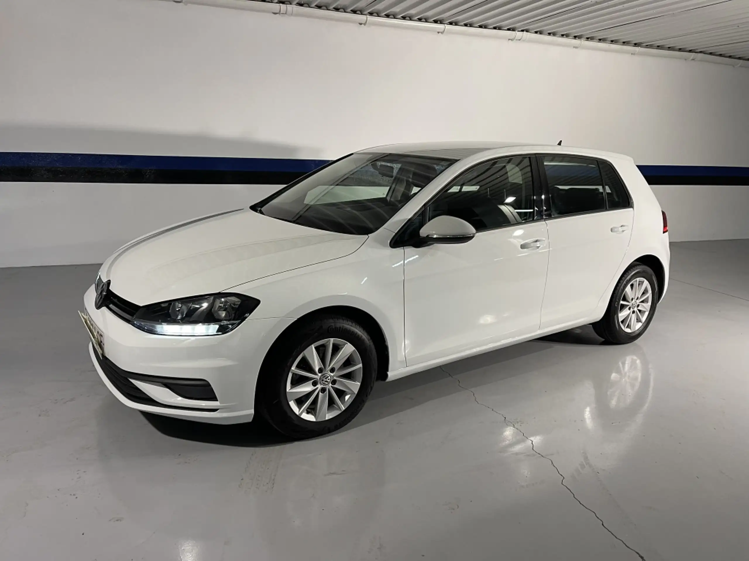 Volkswagen - Golf