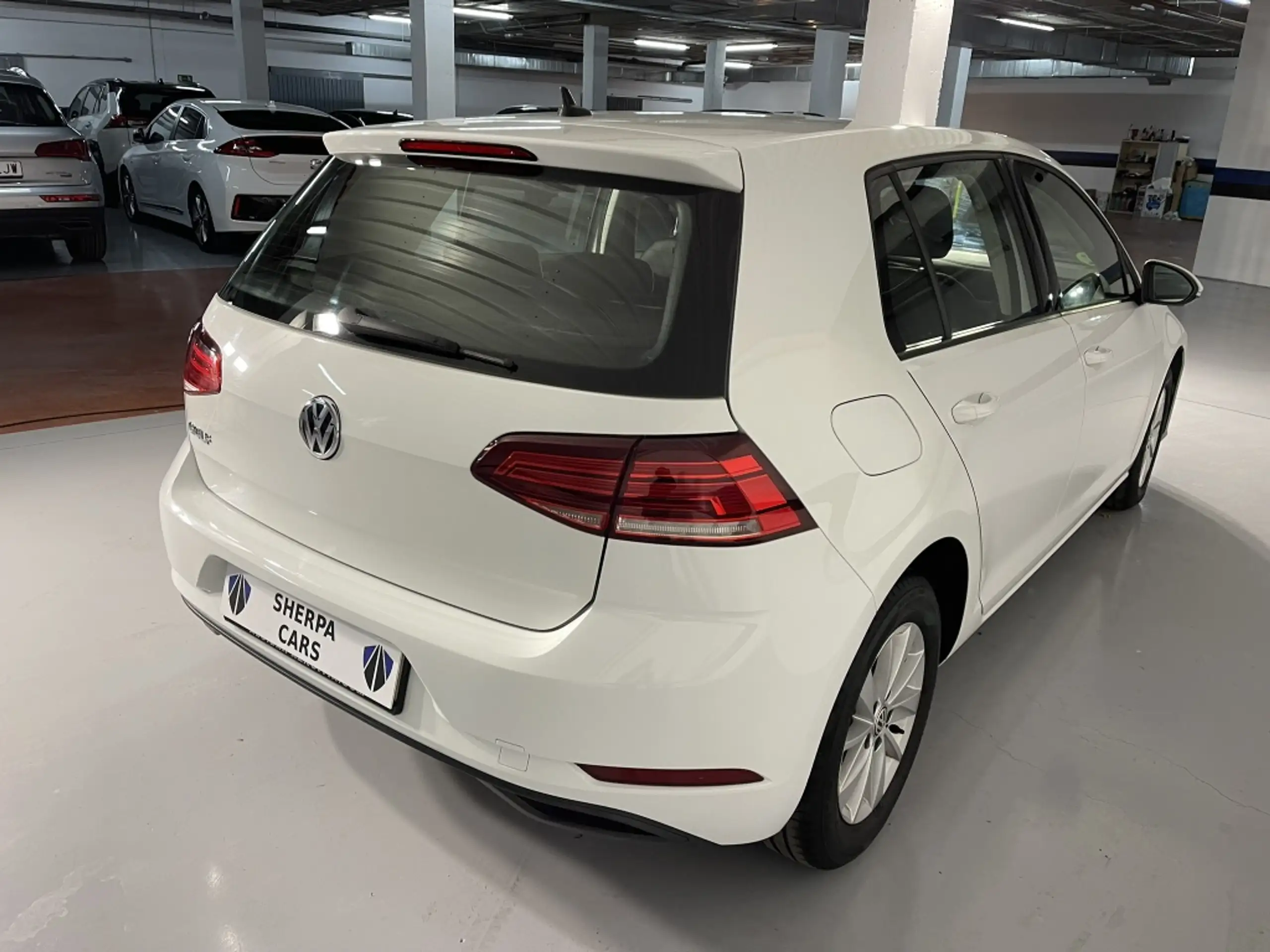 Volkswagen - Golf