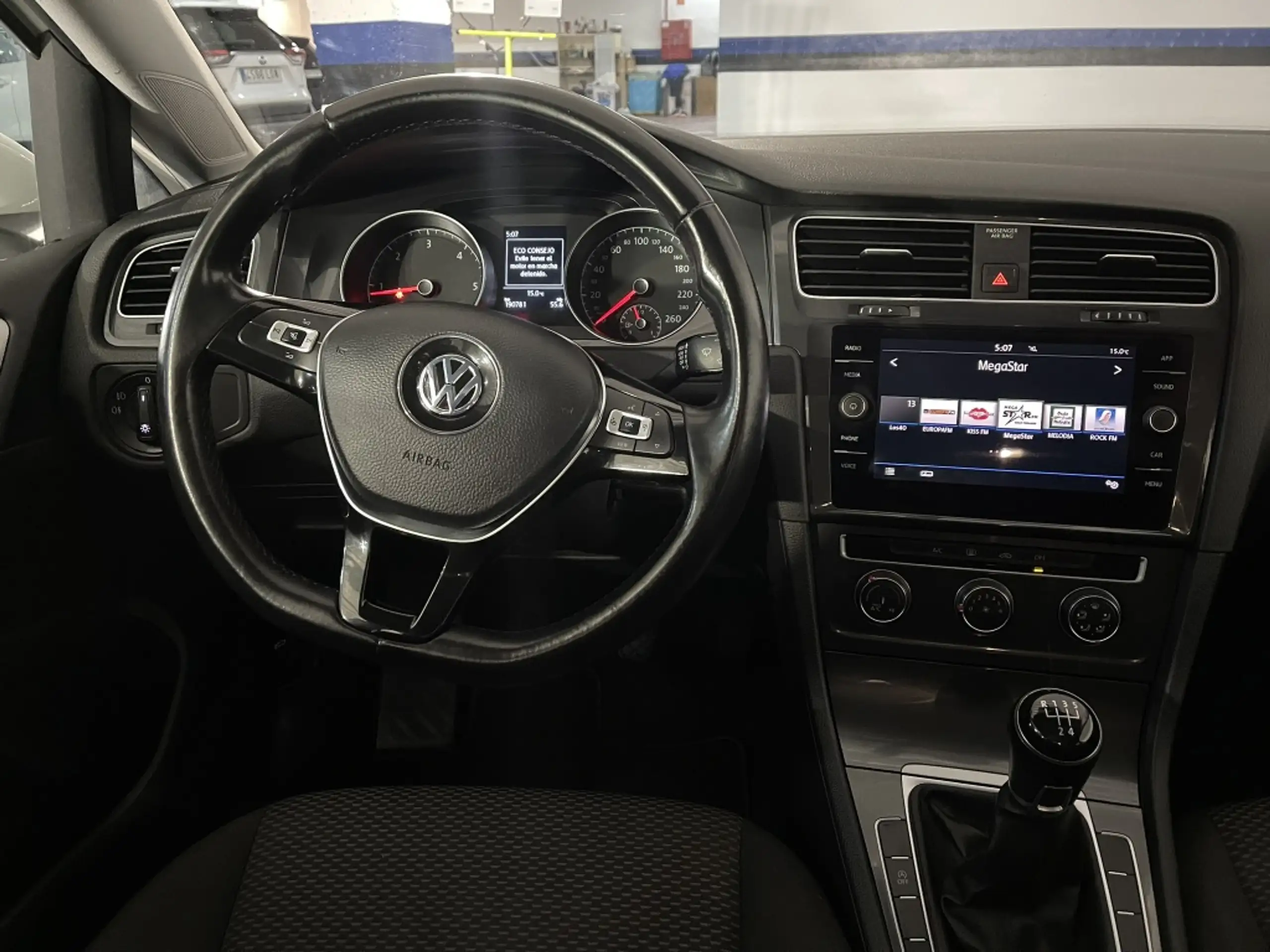 Volkswagen - Golf