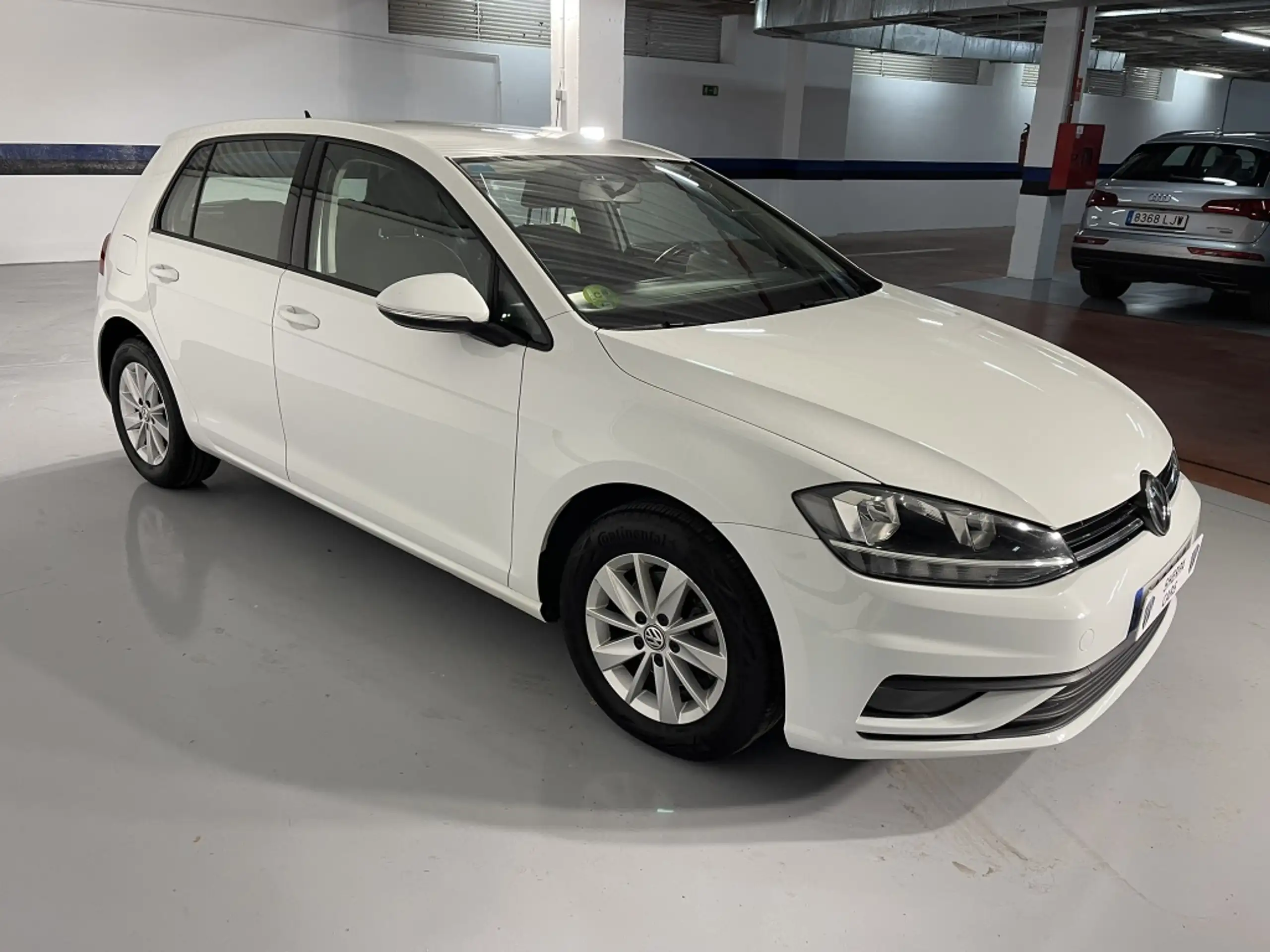 Volkswagen - Golf