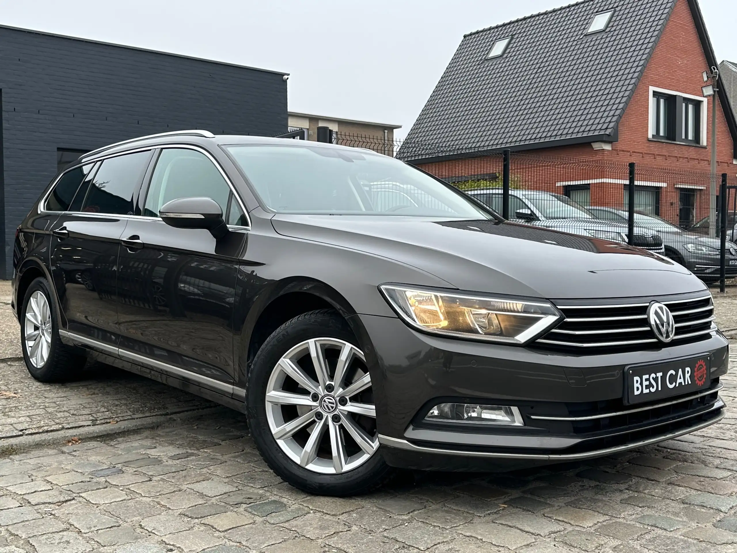 Volkswagen - Passat