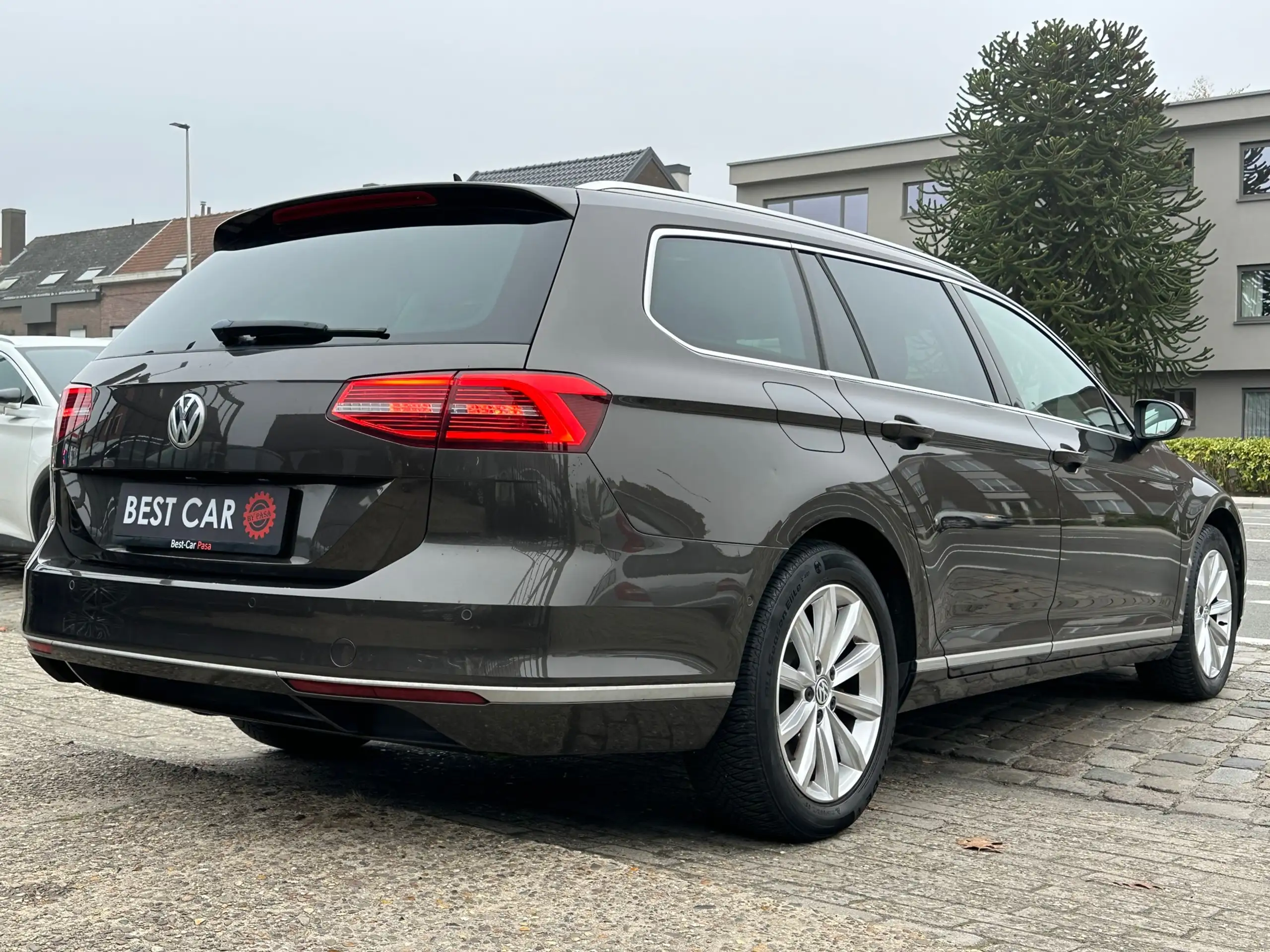 Volkswagen - Passat