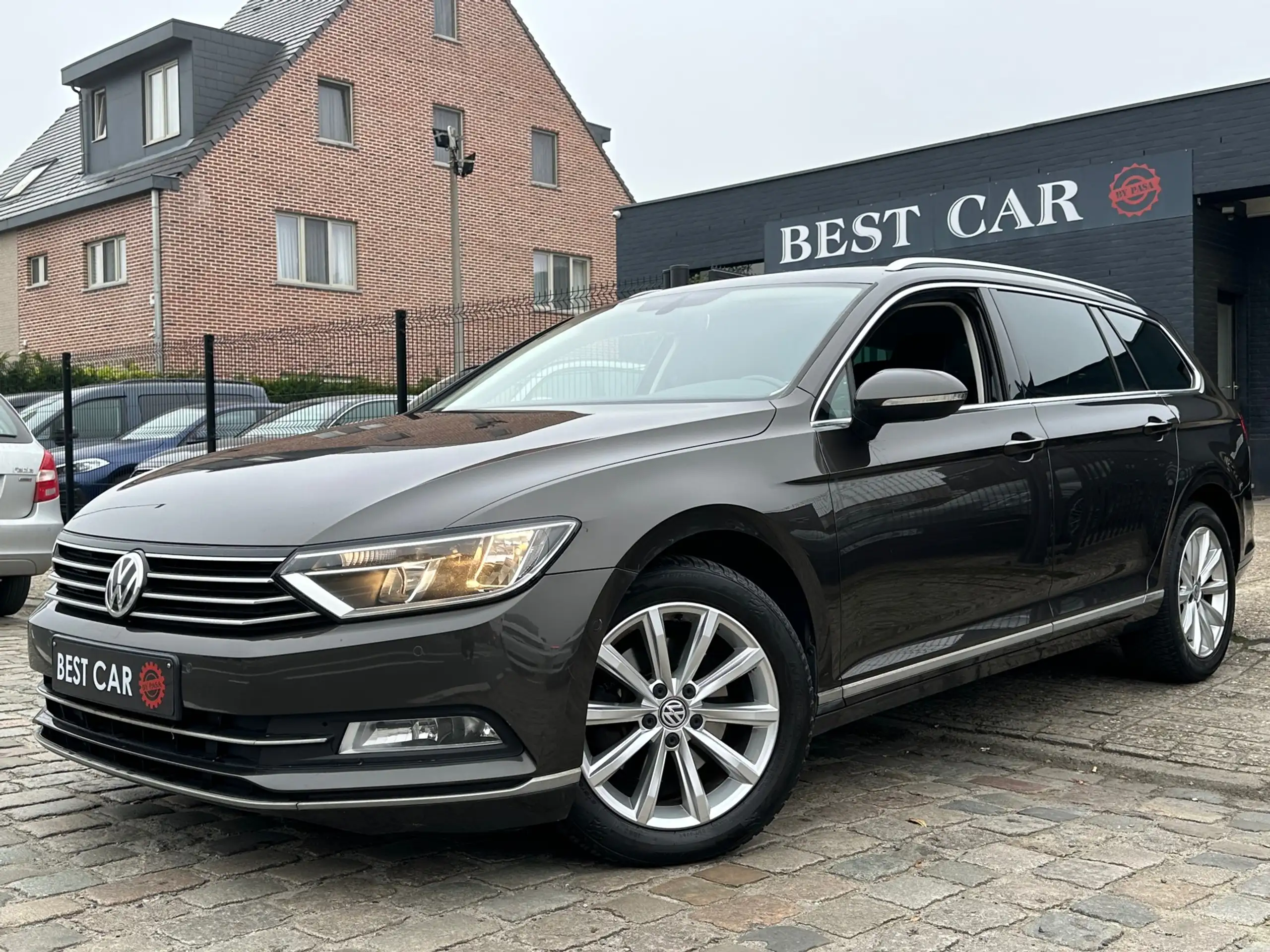 Volkswagen - Passat