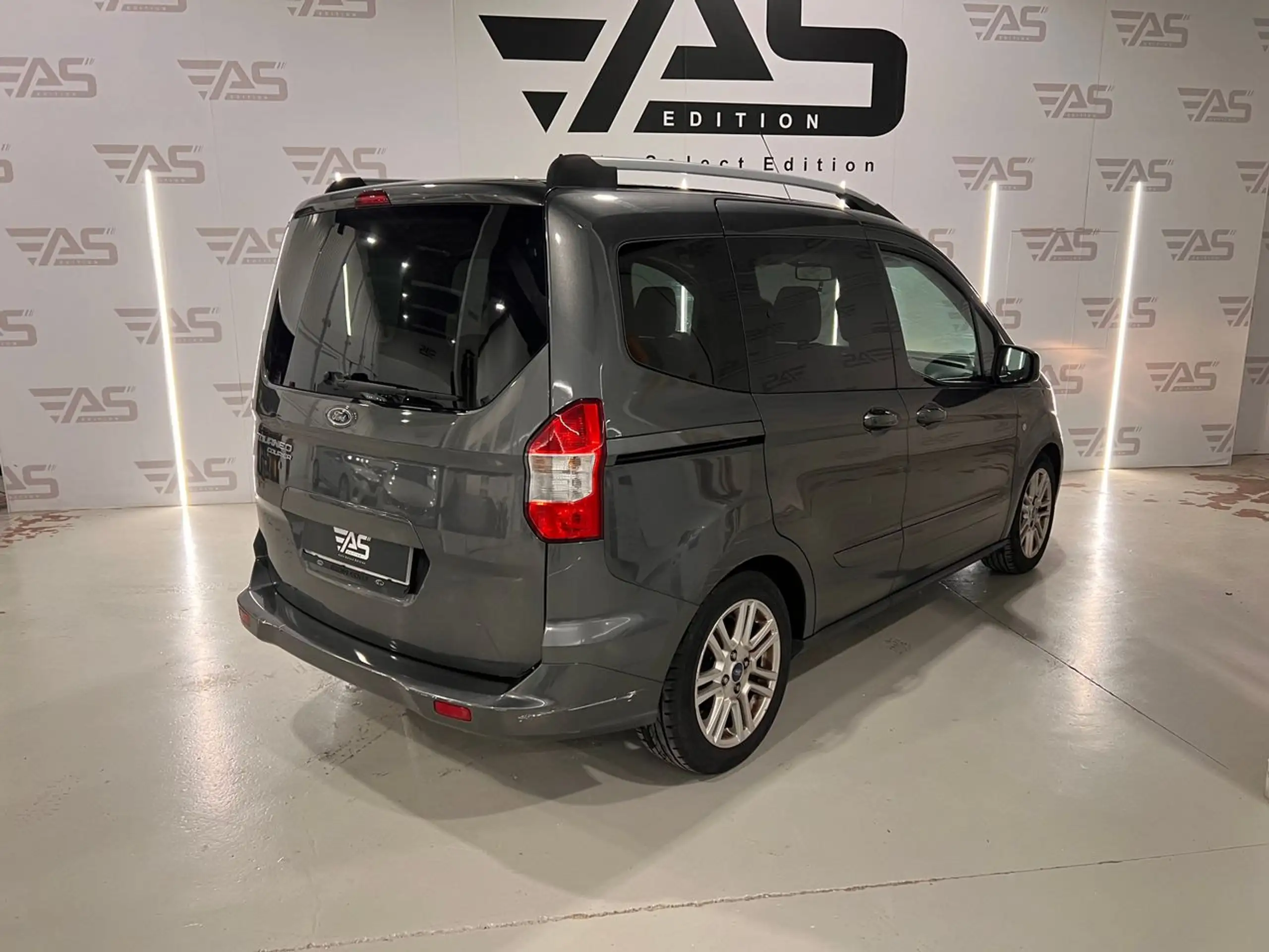 Ford - Tourneo Courier