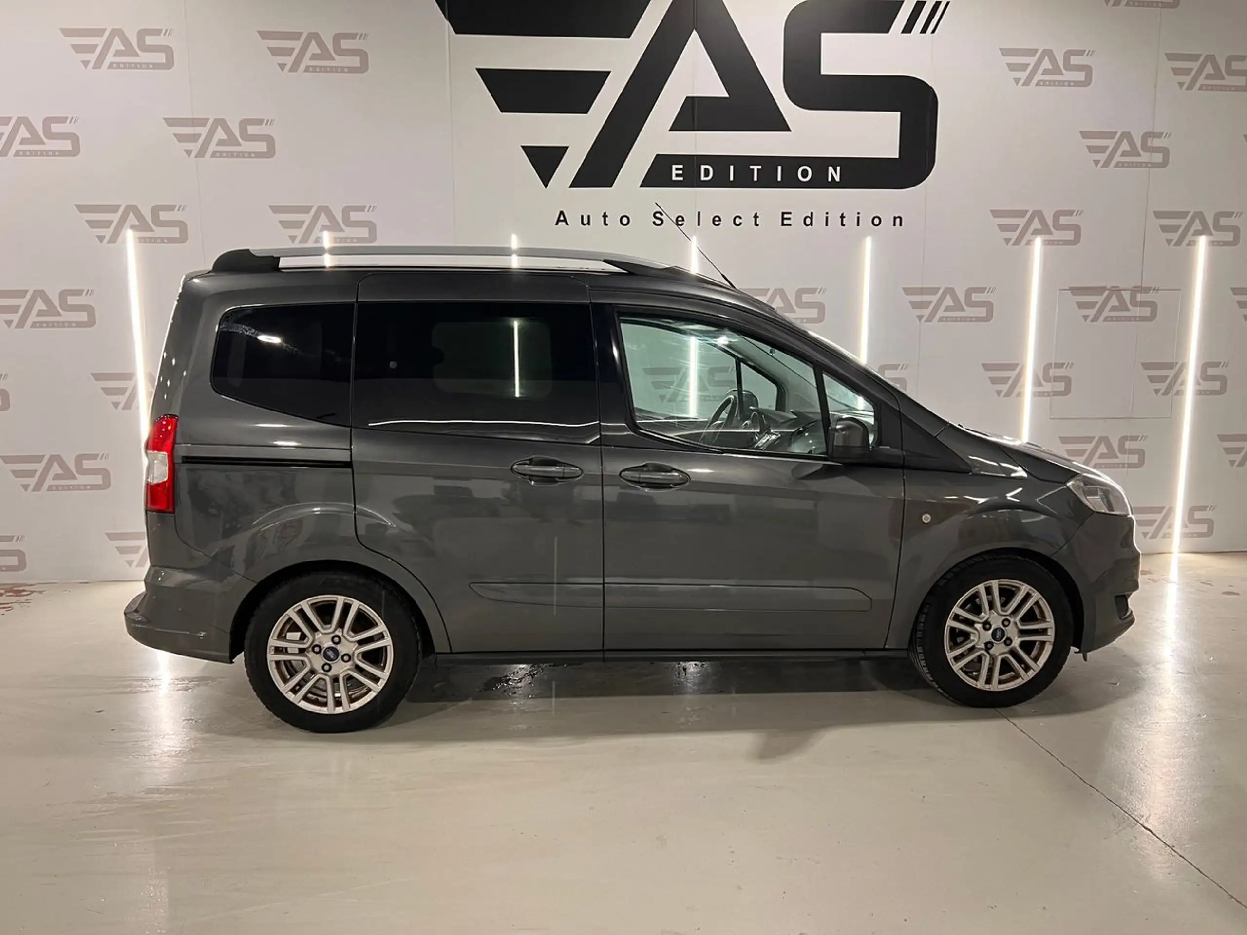 Ford - Tourneo Courier