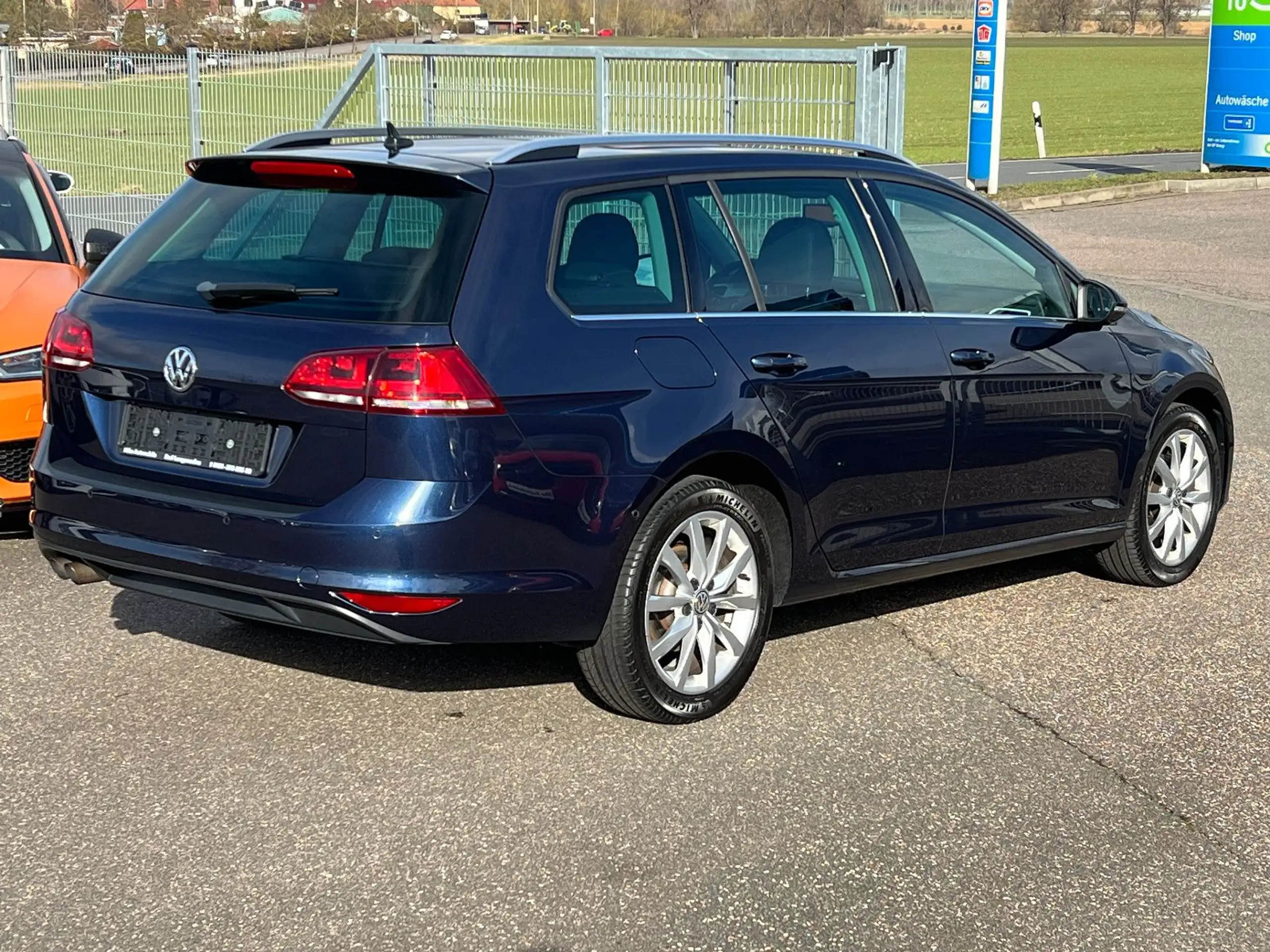 Volkswagen - Golf