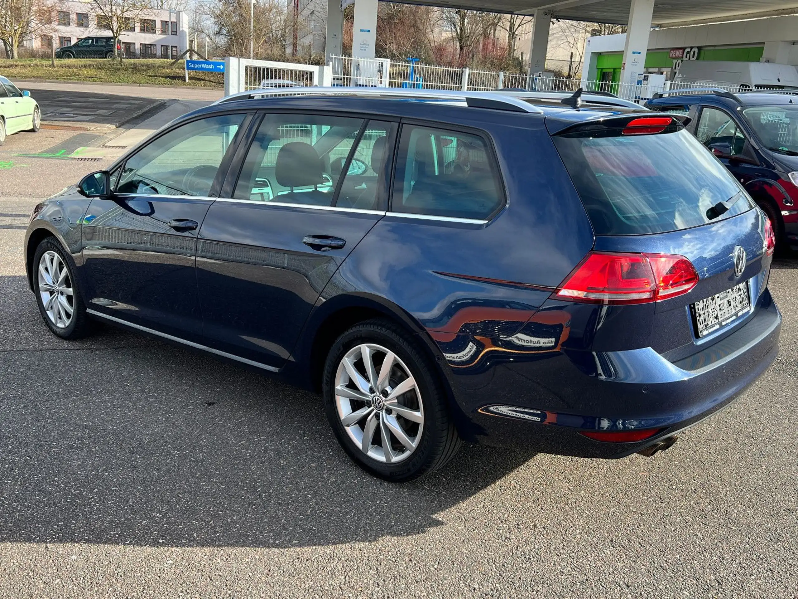 Volkswagen - Golf