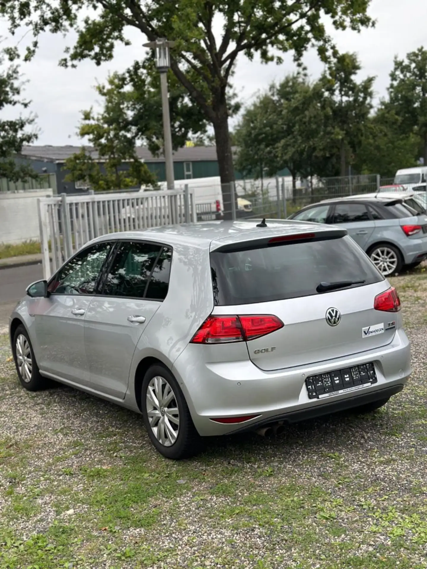 Volkswagen - Golf