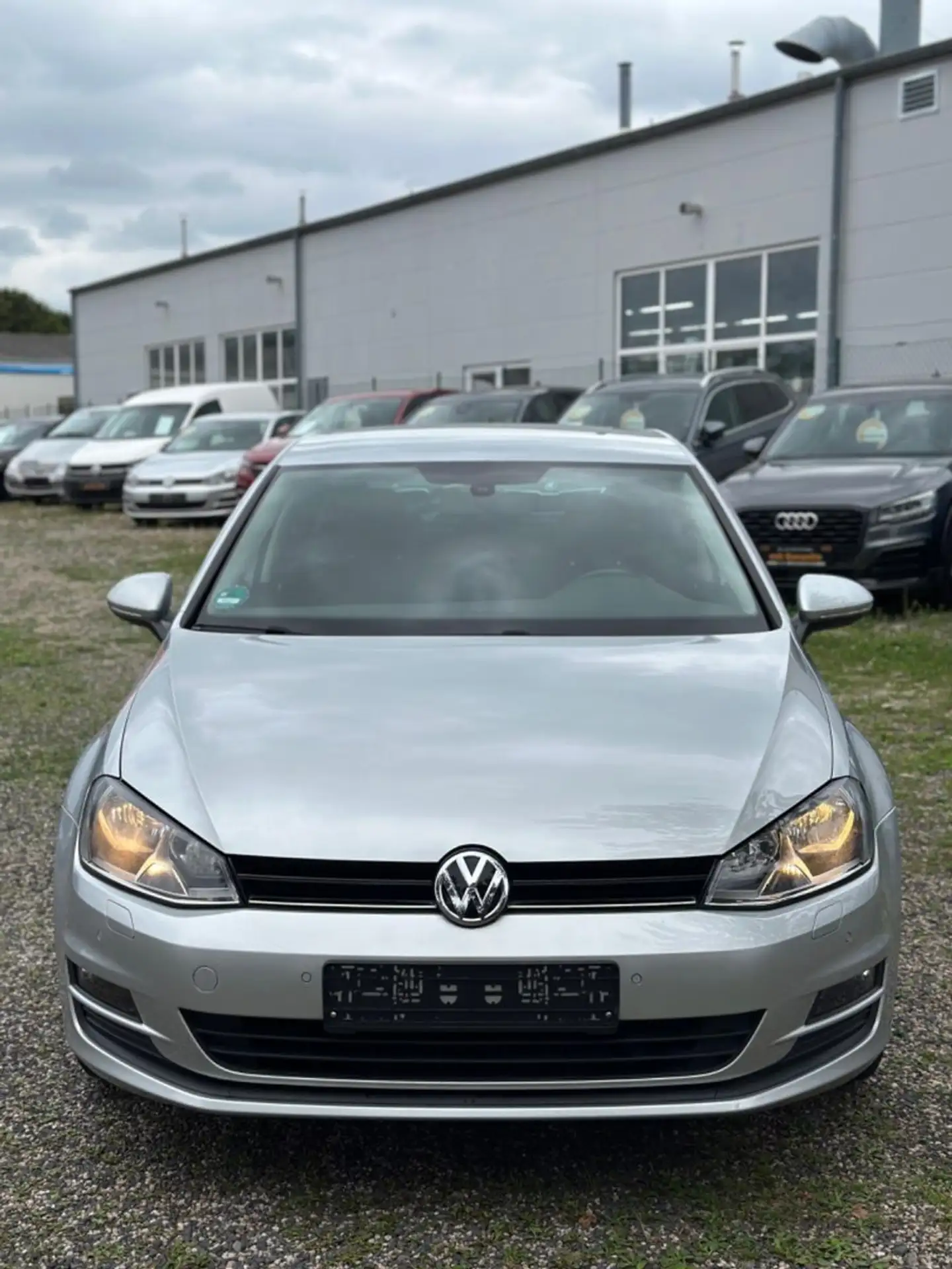 Volkswagen - Golf