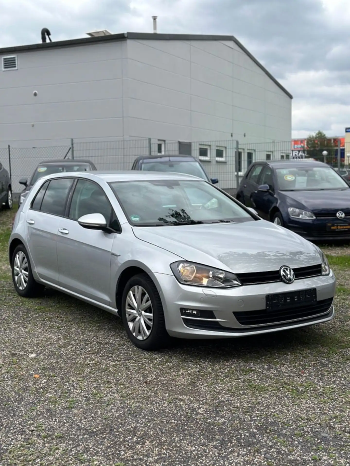 Volkswagen - Golf