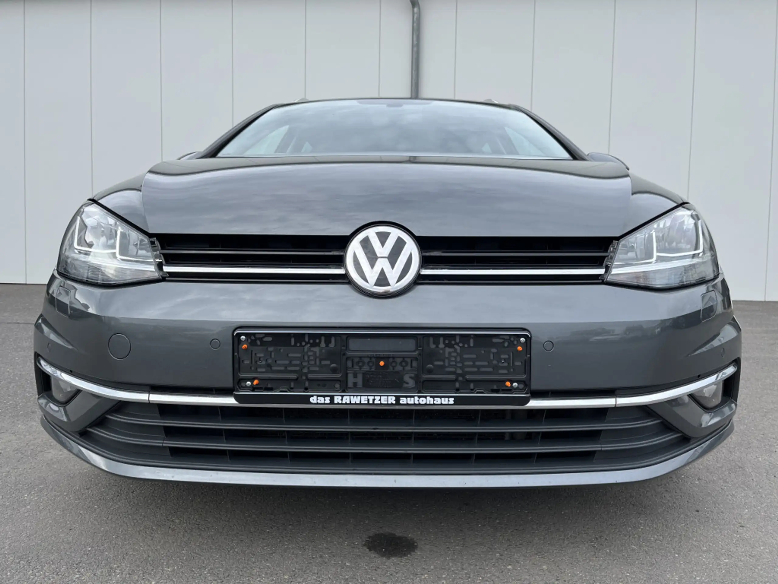 Volkswagen - Golf