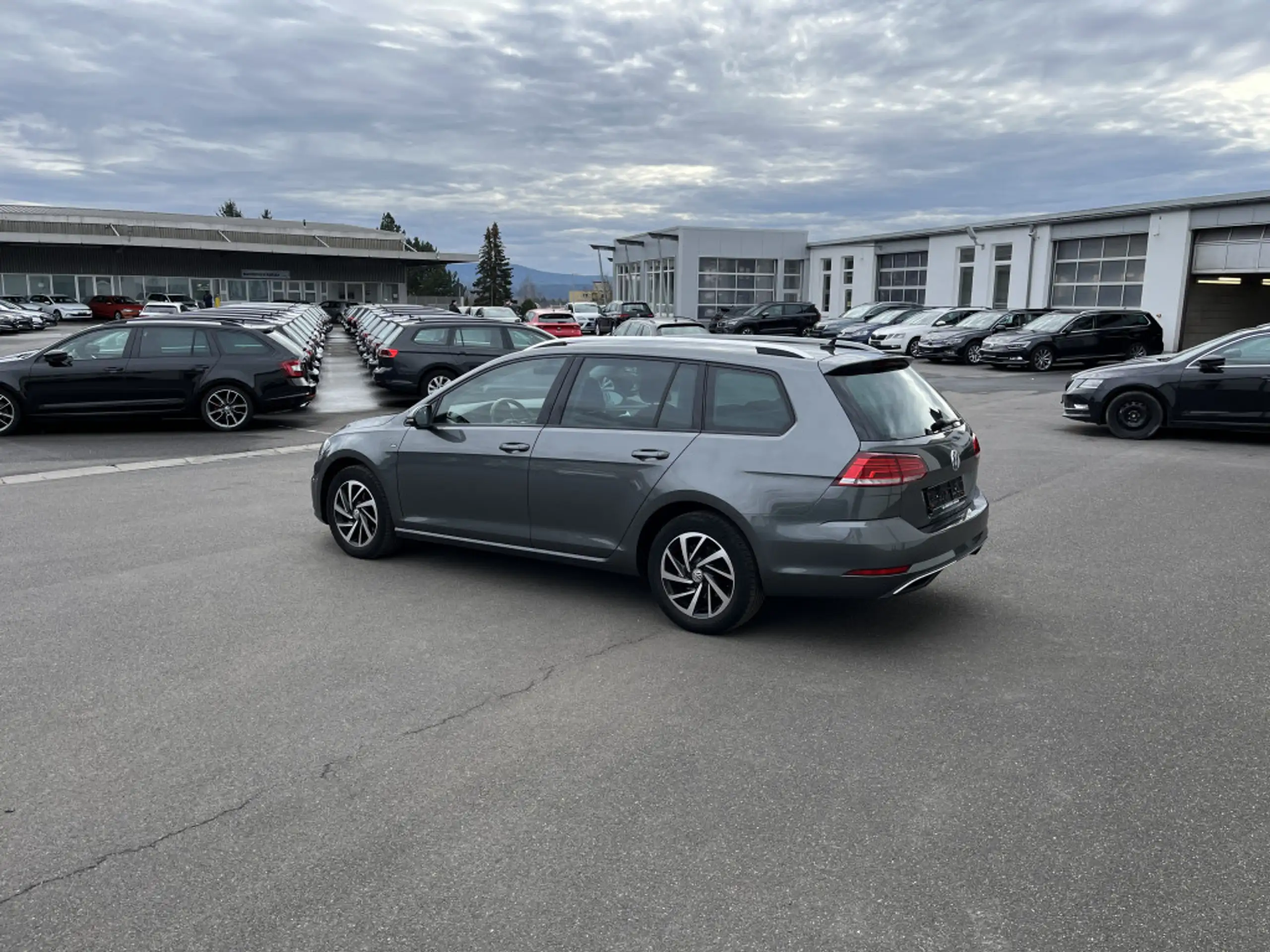 Volkswagen - Golf