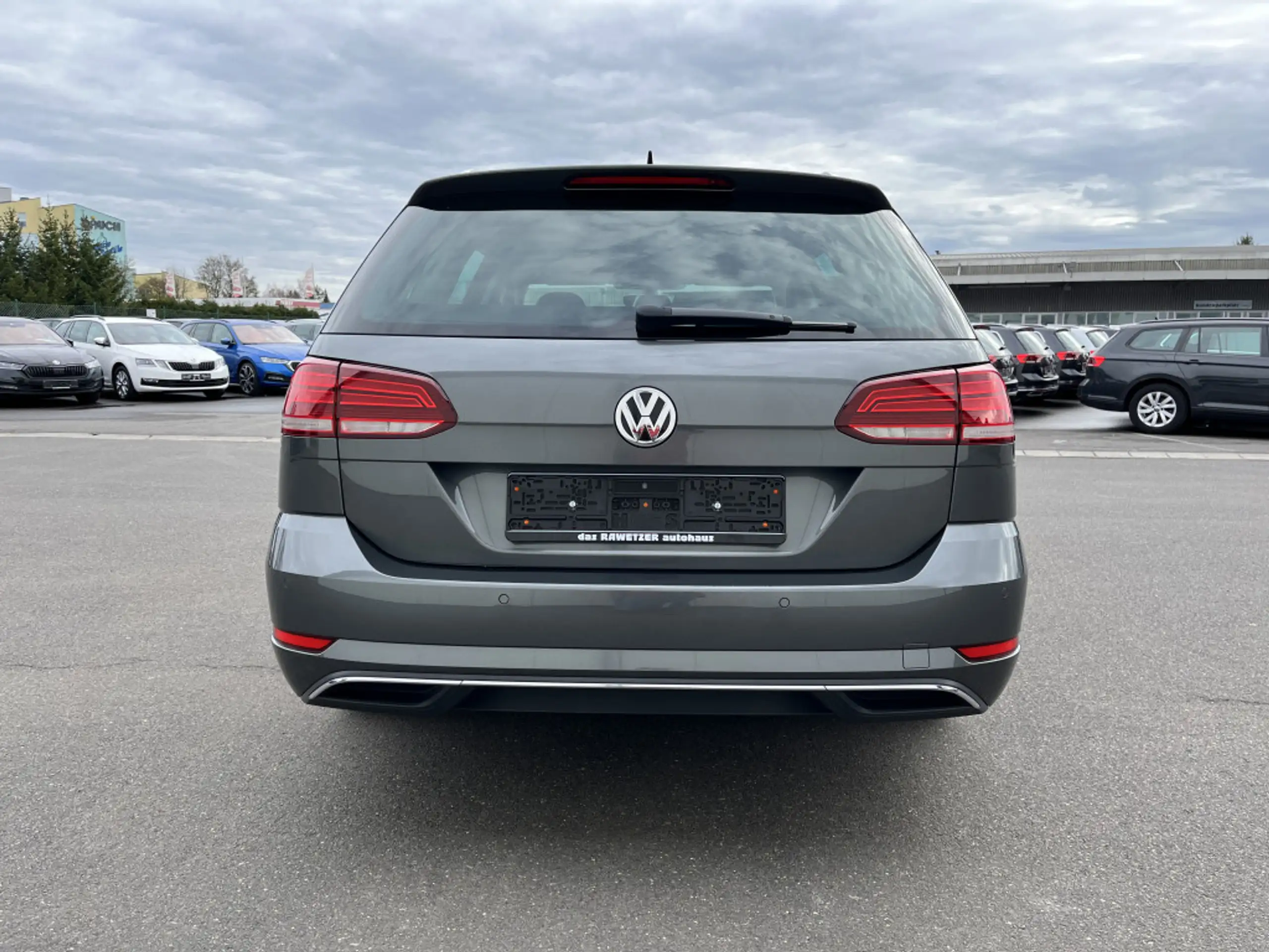 Volkswagen - Golf