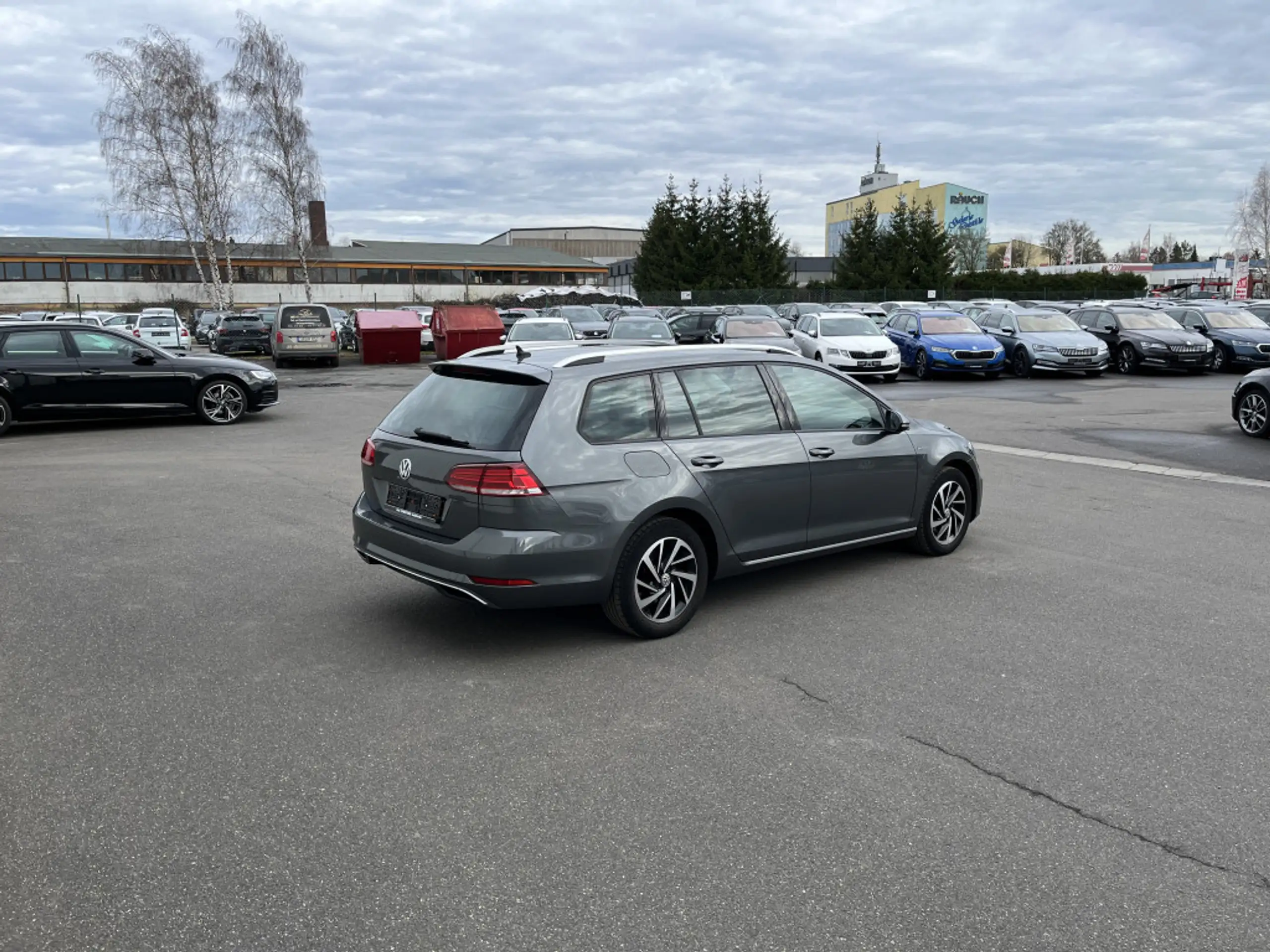 Volkswagen - Golf