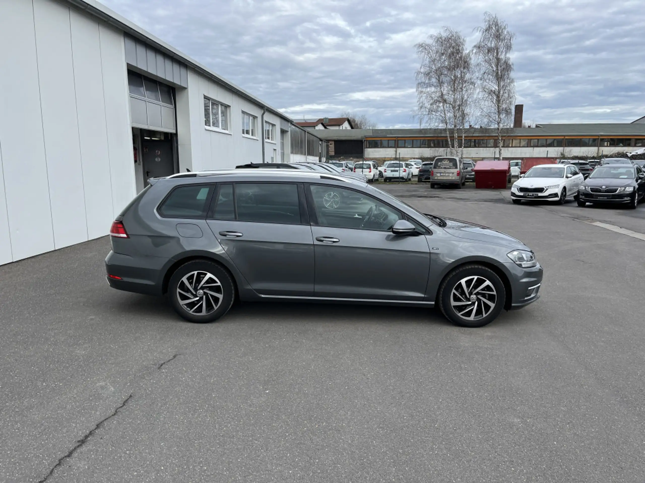 Volkswagen - Golf