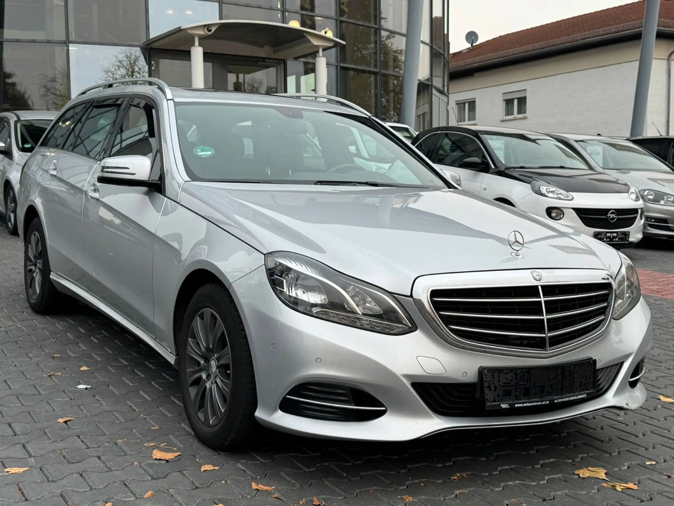 Mercedes-Benz - E 220