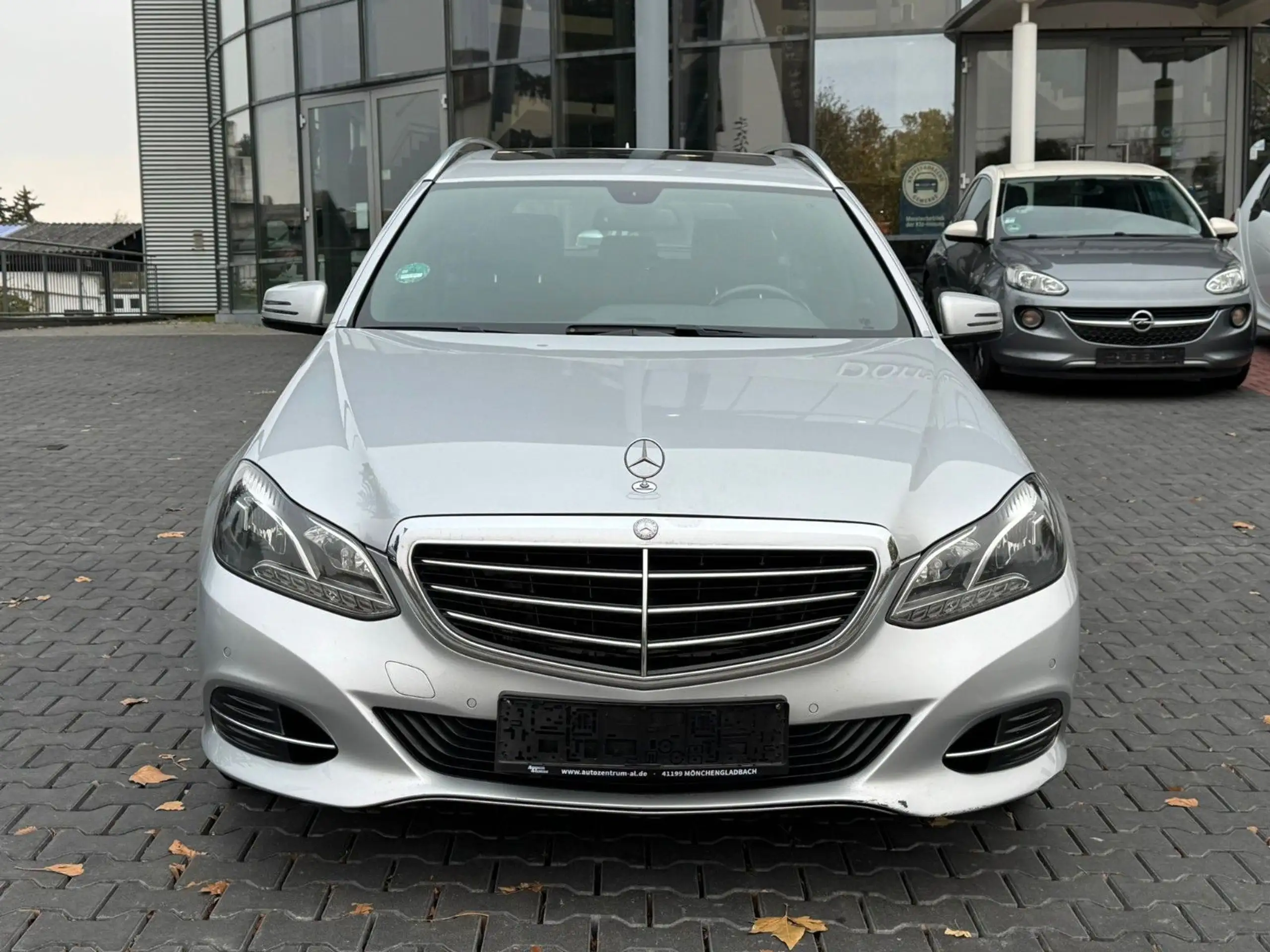 Mercedes-Benz - E 220