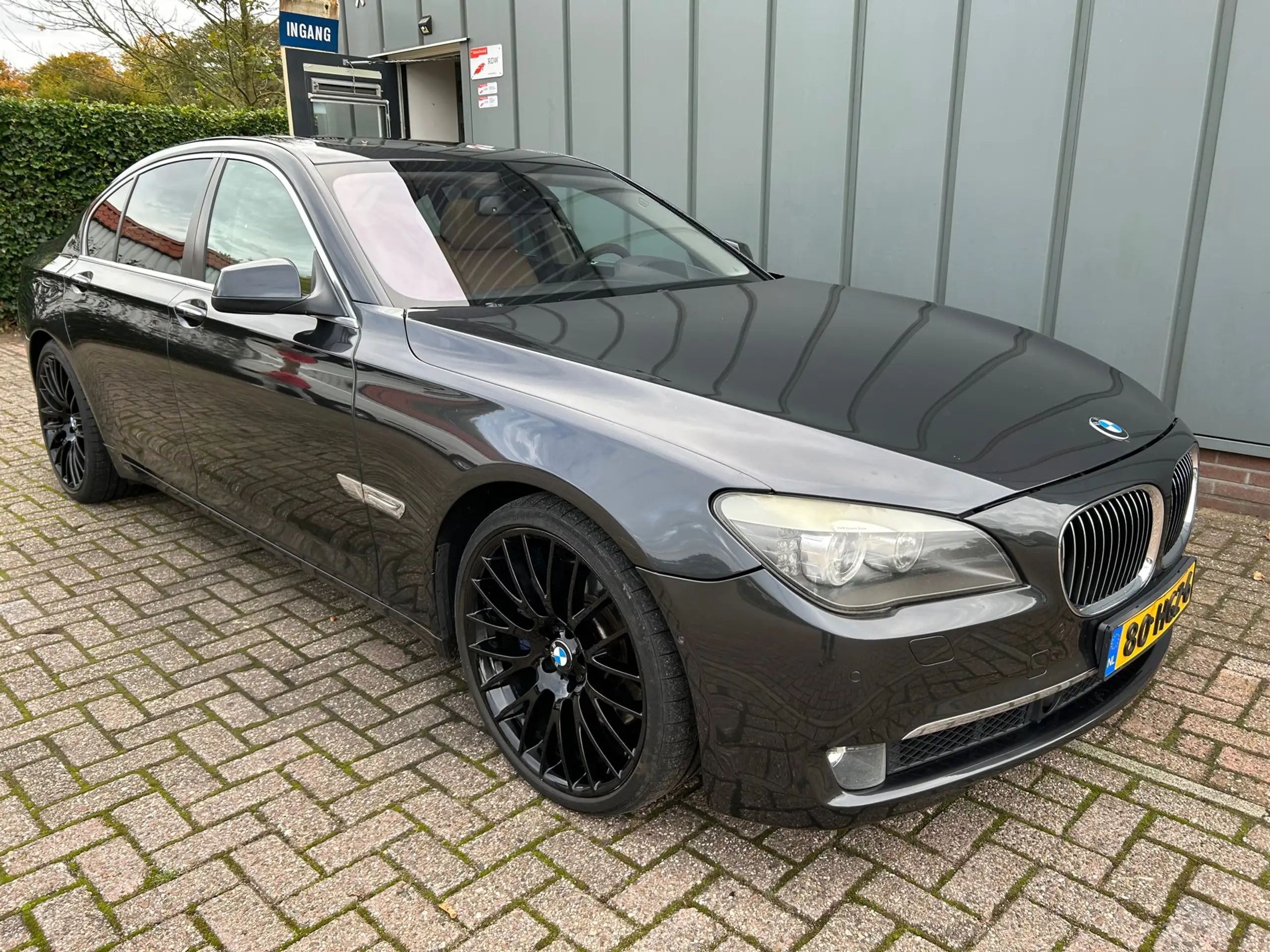 BMW - 750