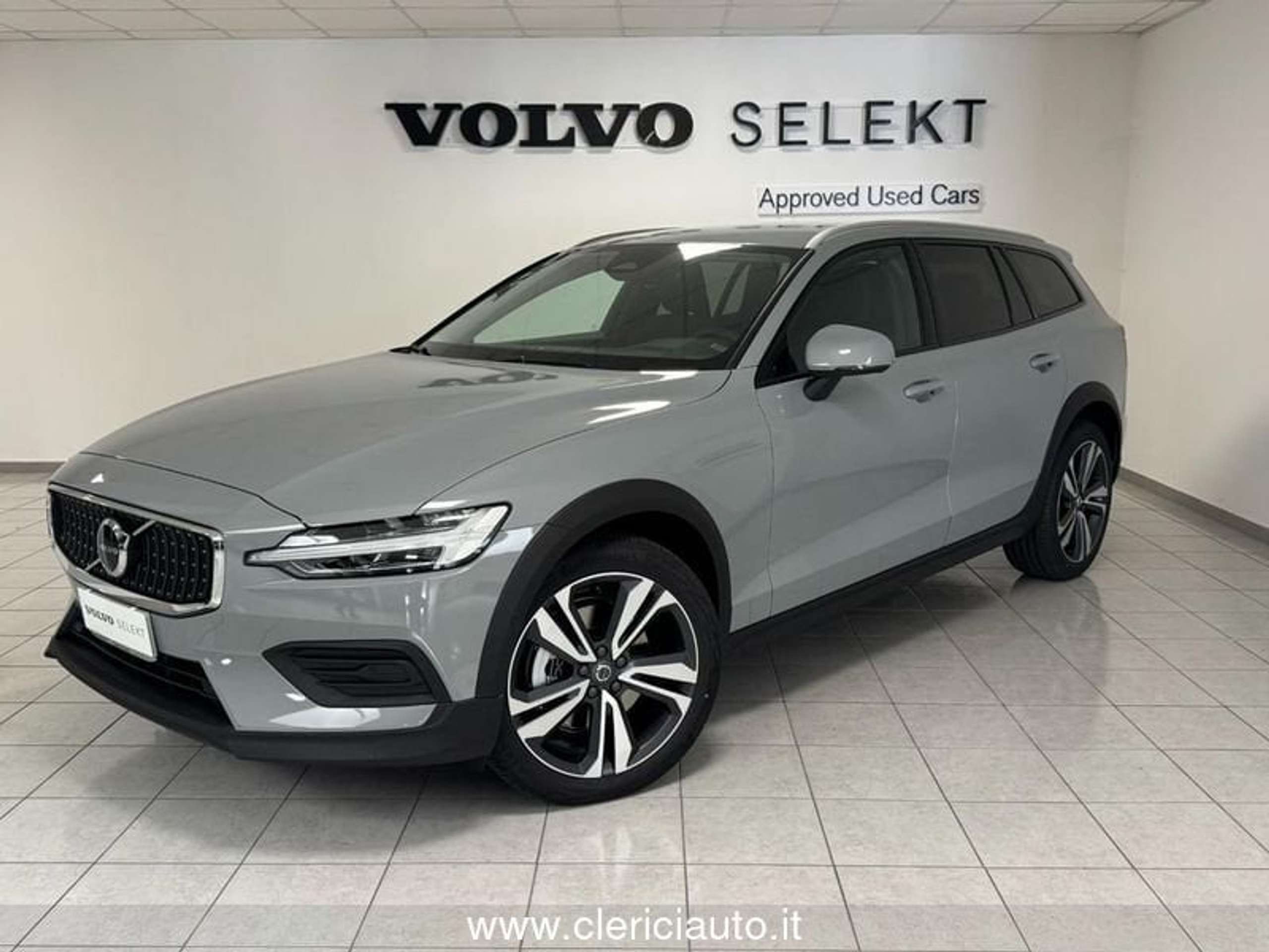 Volvo - V60 Cross Country