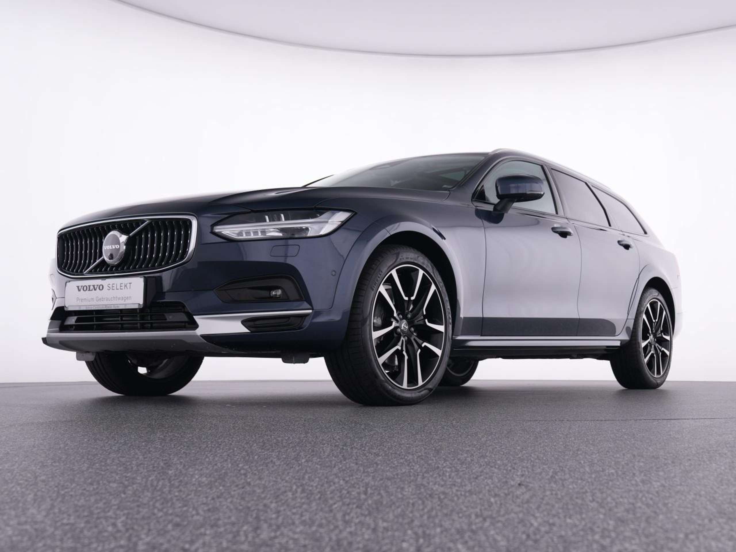 Volvo - V90 Cross Country