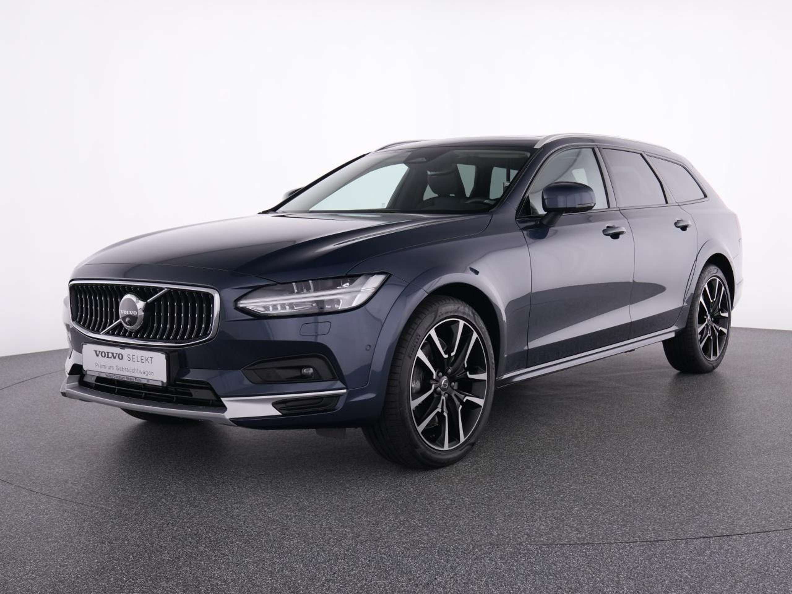 Volvo - V90 Cross Country