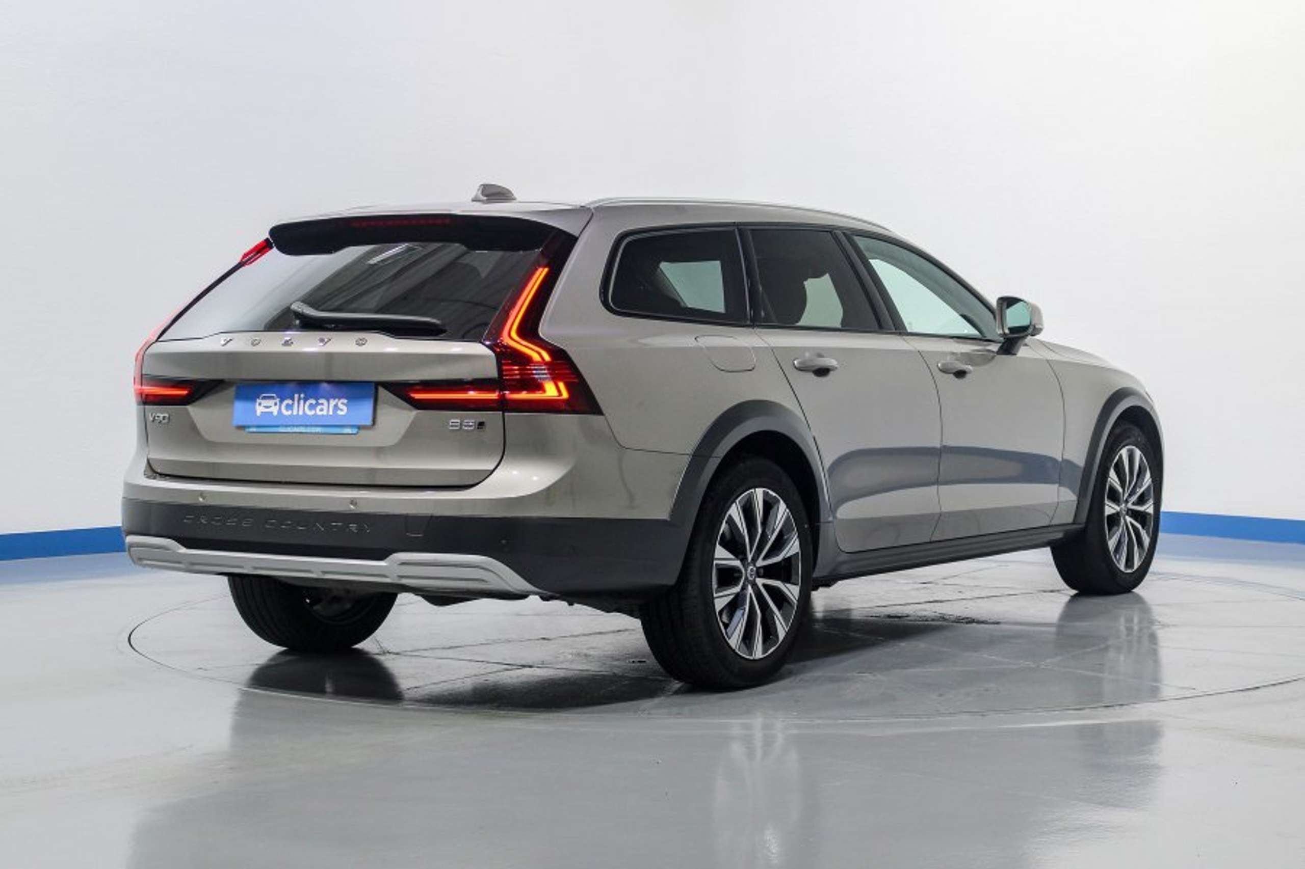 Volvo - V90 Cross Country