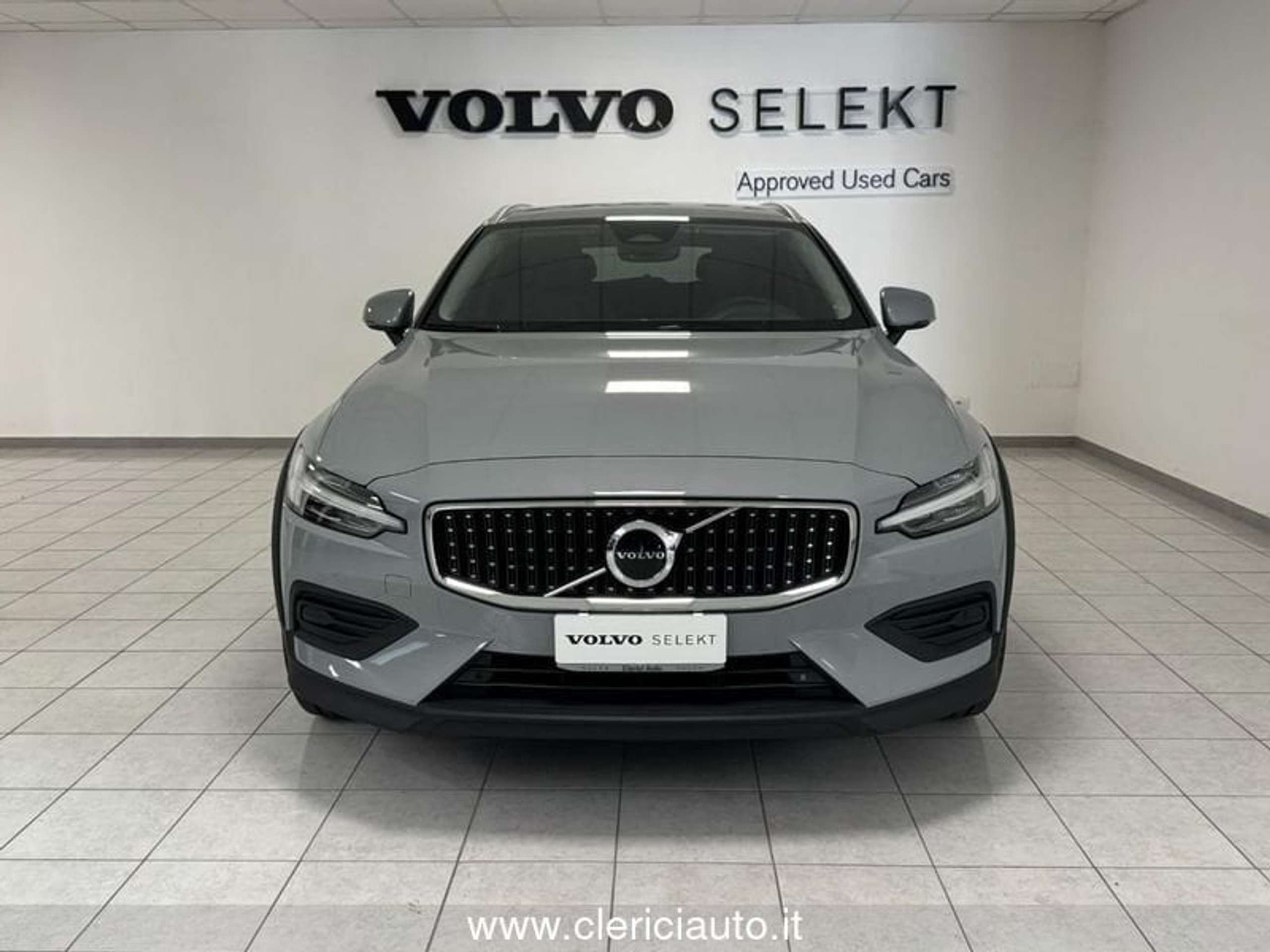 Volvo - V60 Cross Country