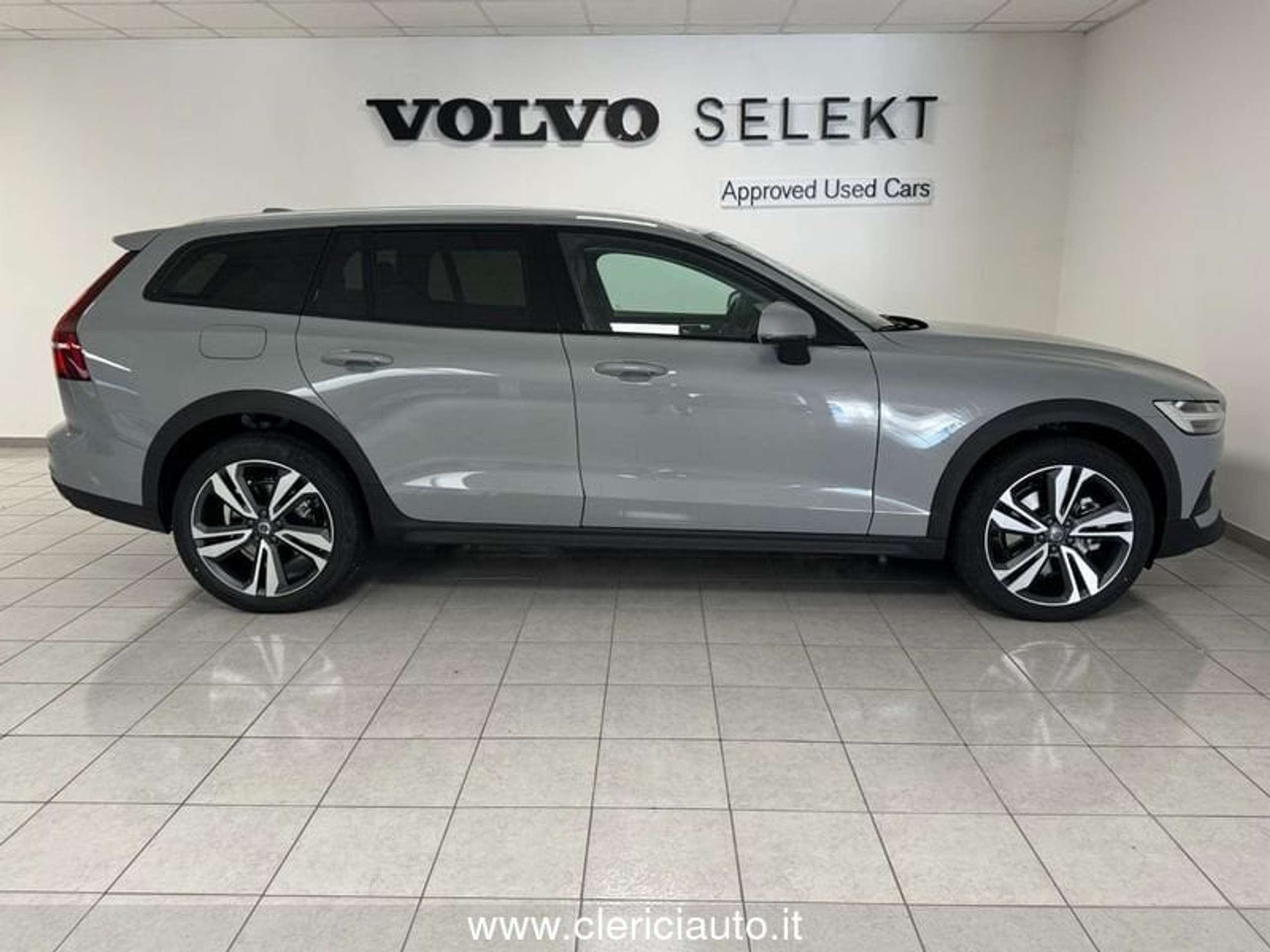 Volvo - V60 Cross Country