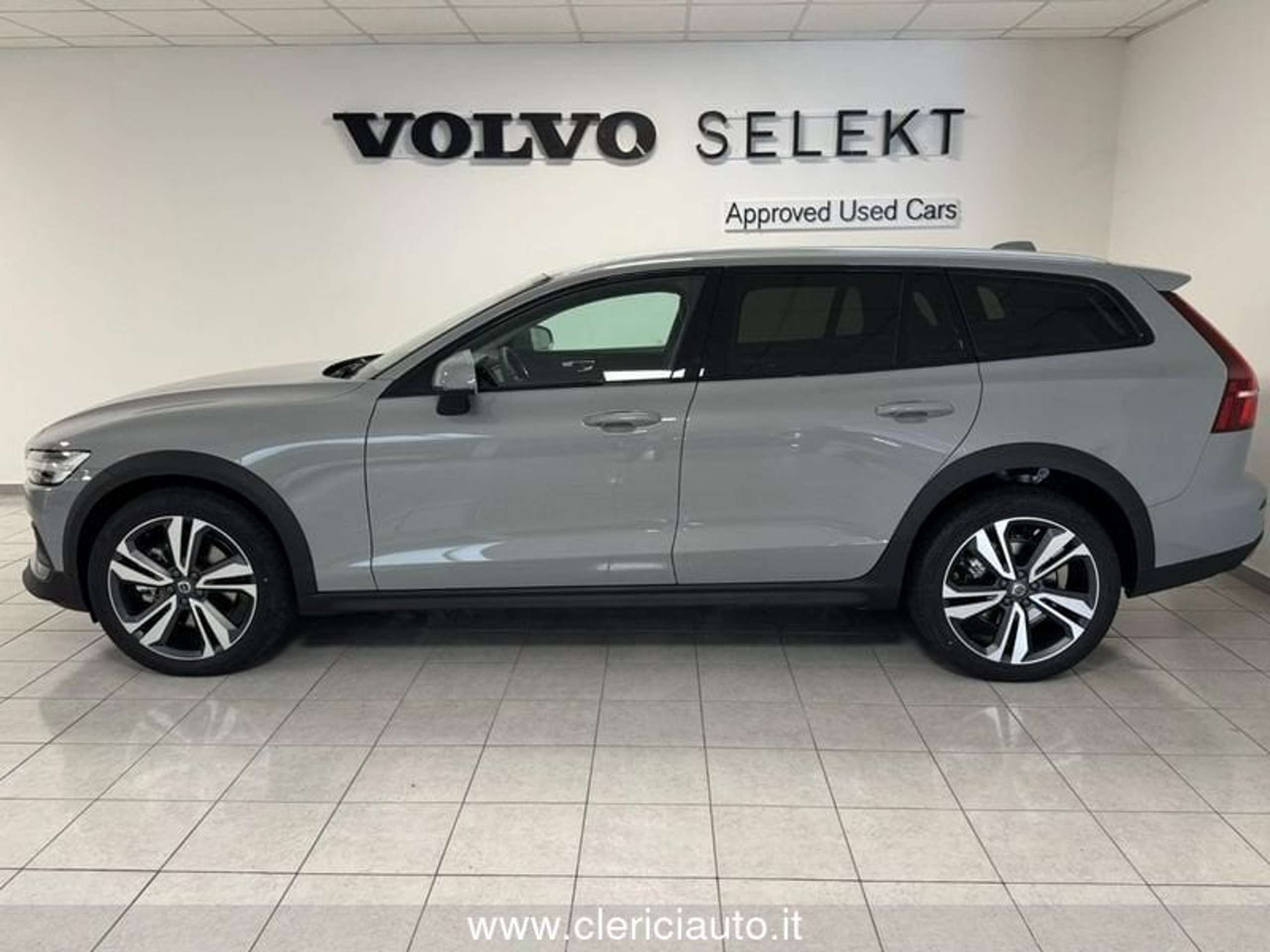 Volvo - V60 Cross Country