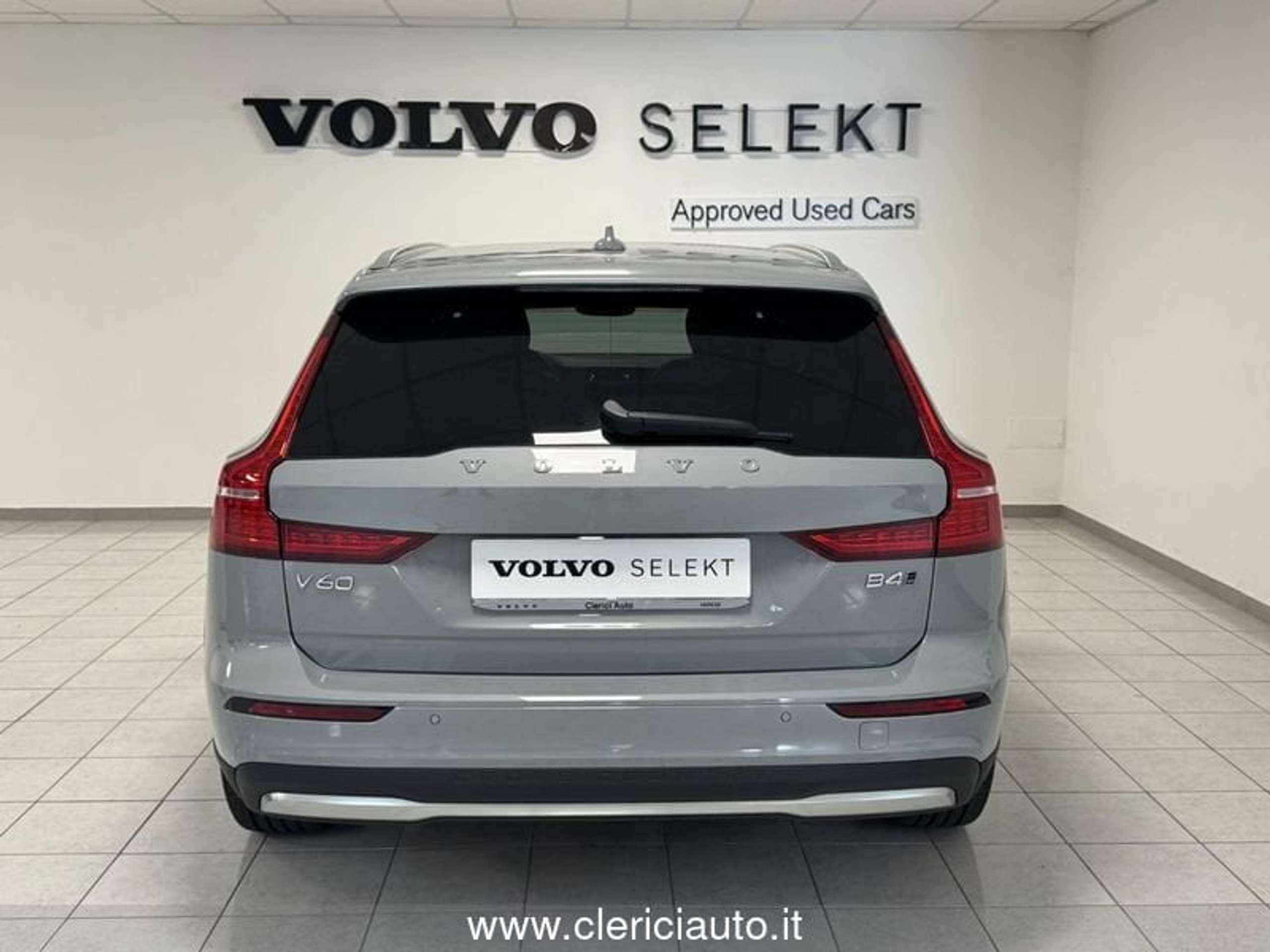 Volvo - V60 Cross Country