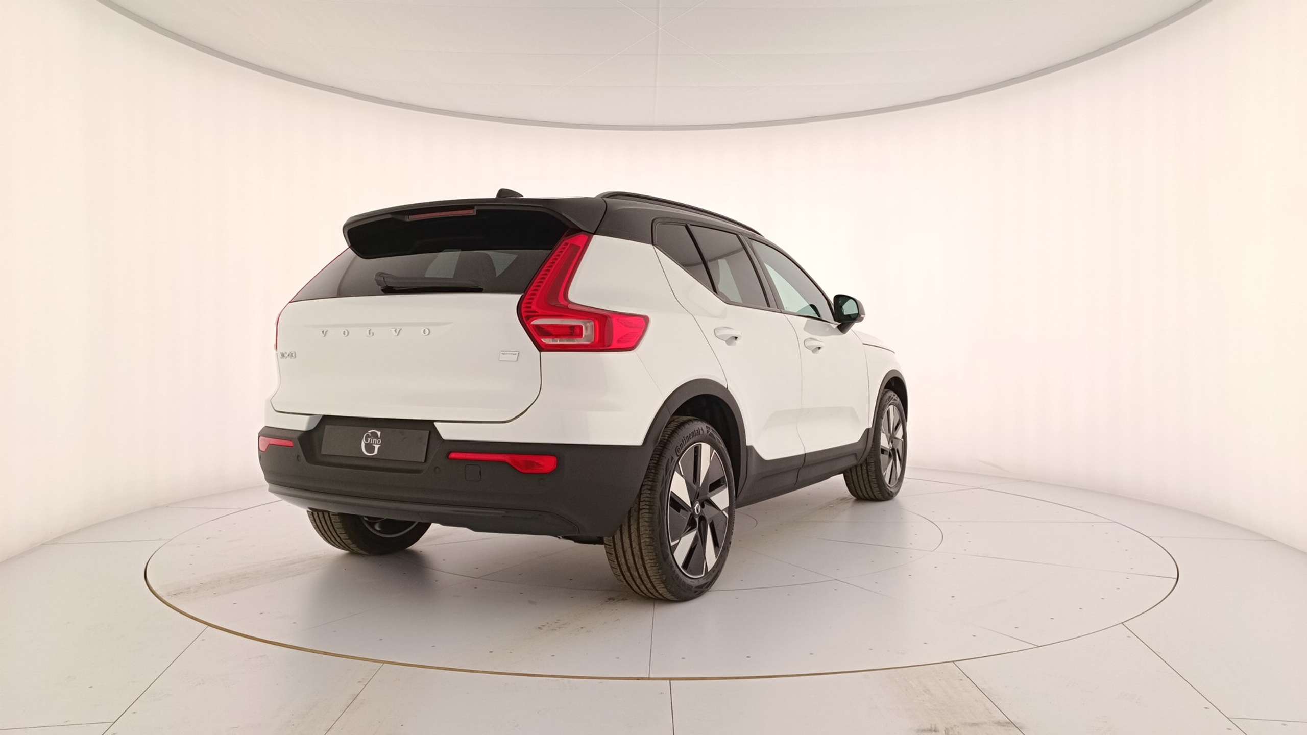 Volvo - XC40