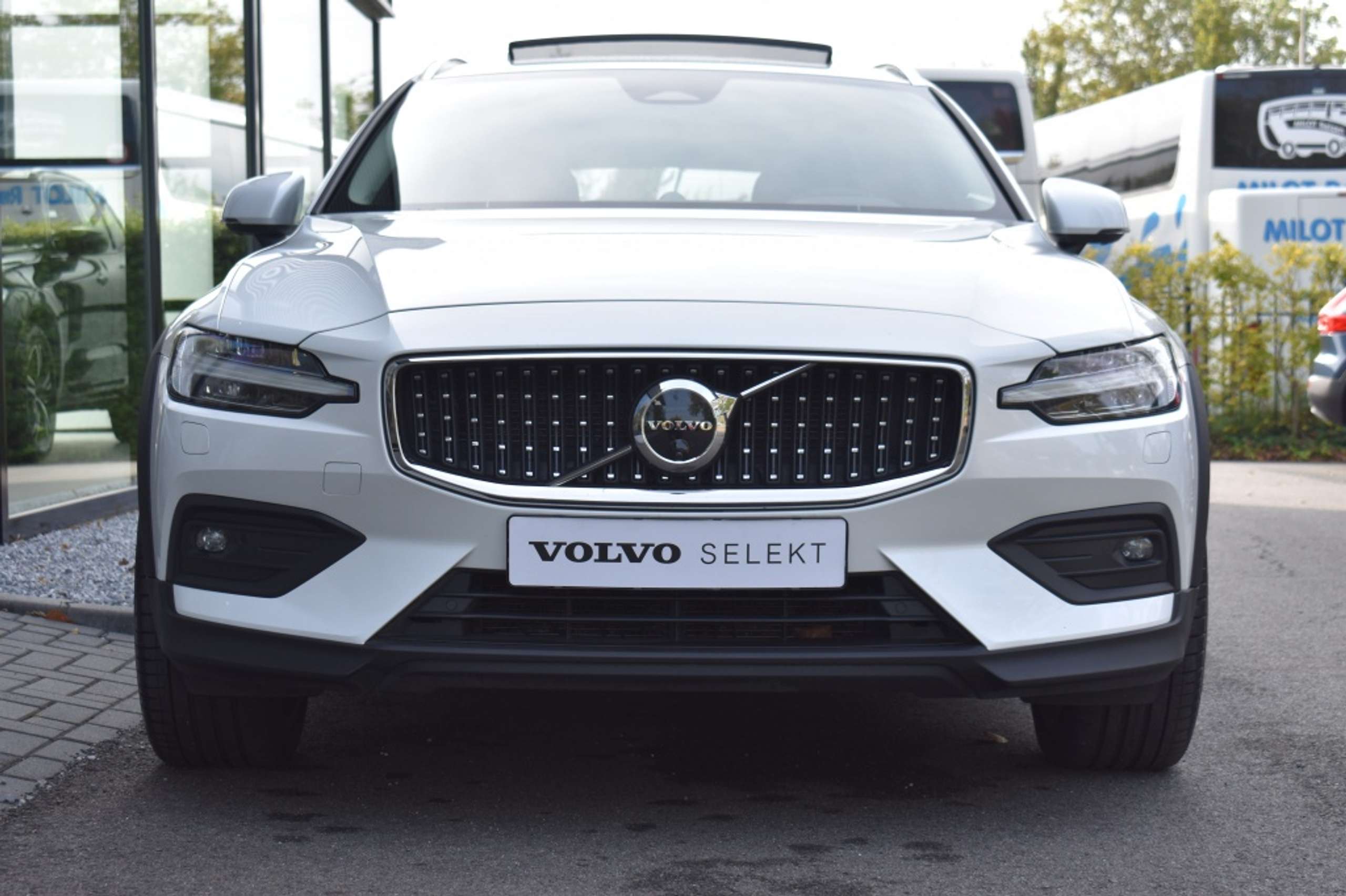 Volvo - V60 Cross Country