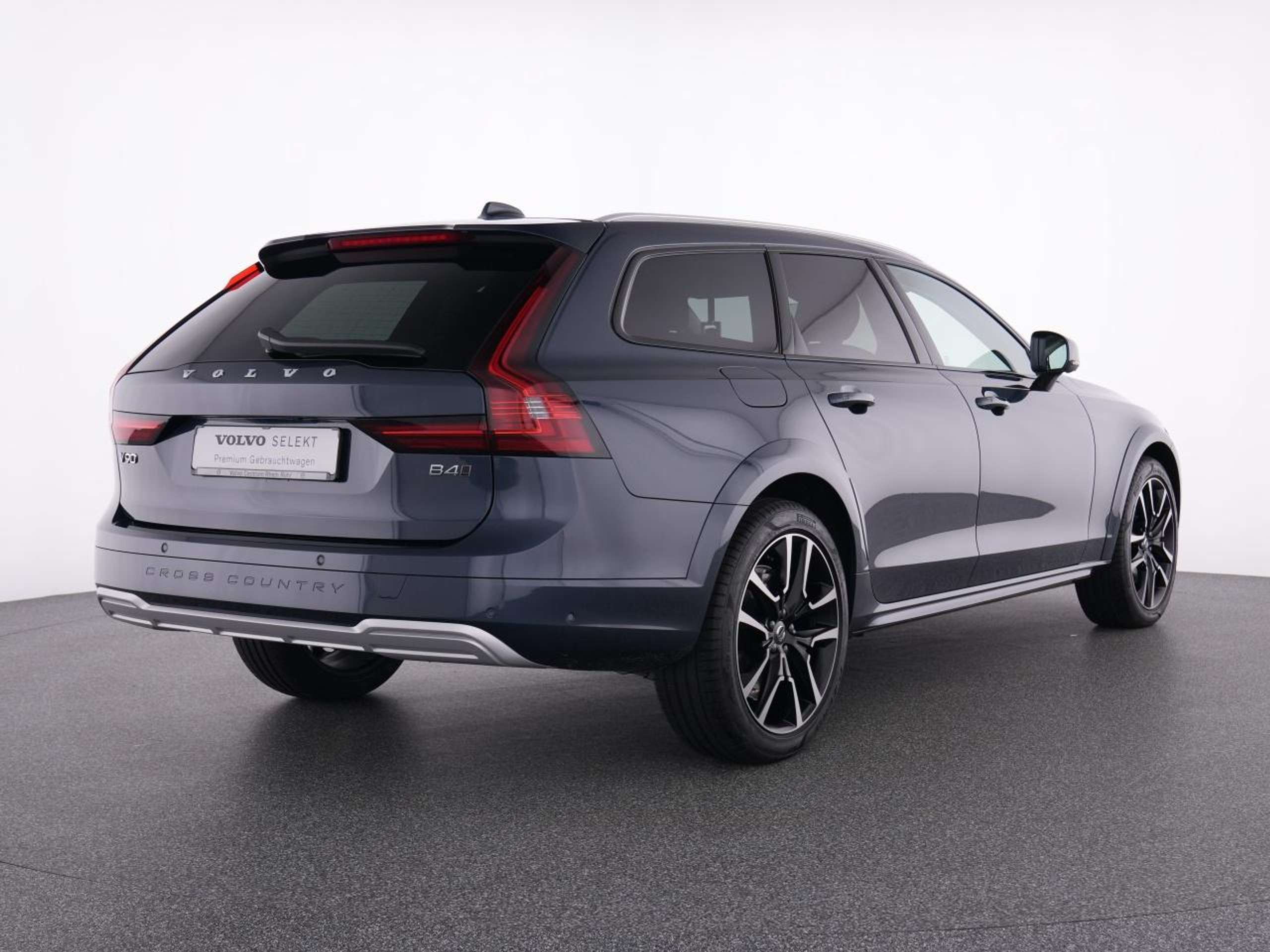 Volvo - V90 Cross Country