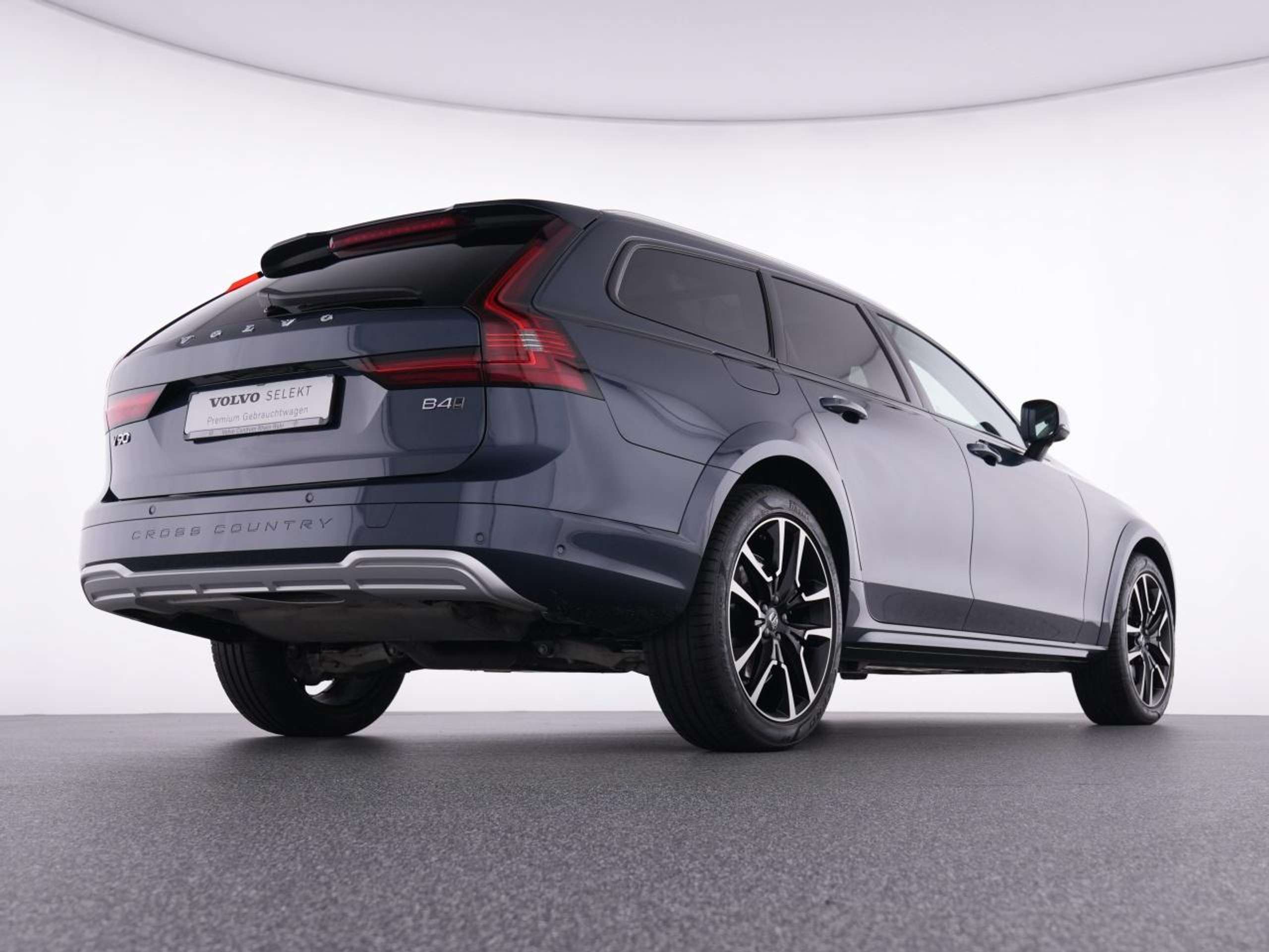 Volvo - V90 Cross Country