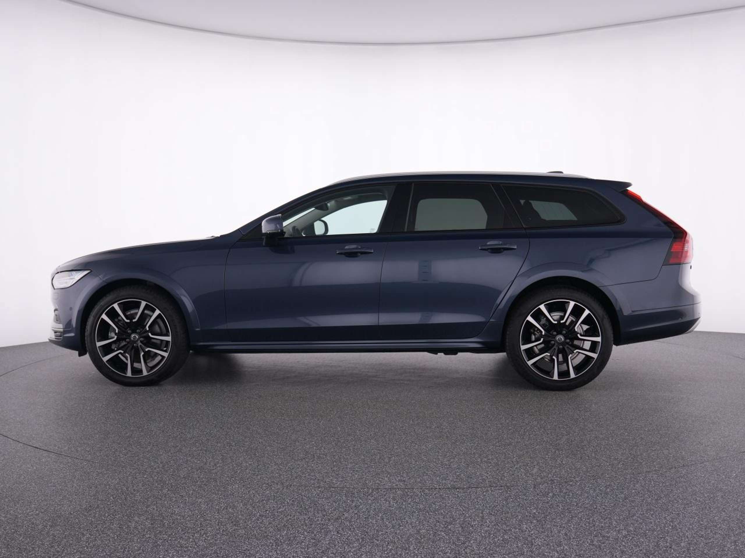 Volvo - V90 Cross Country