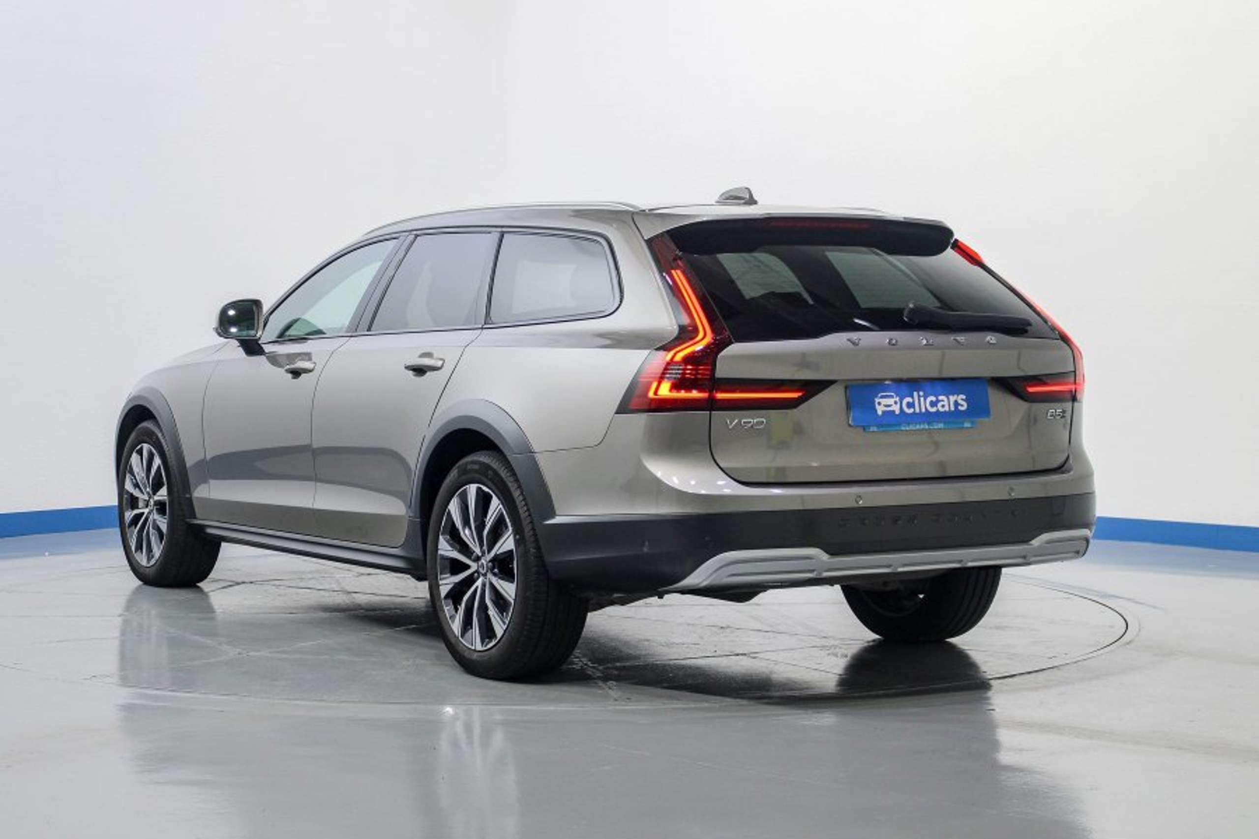 Volvo - V90 Cross Country