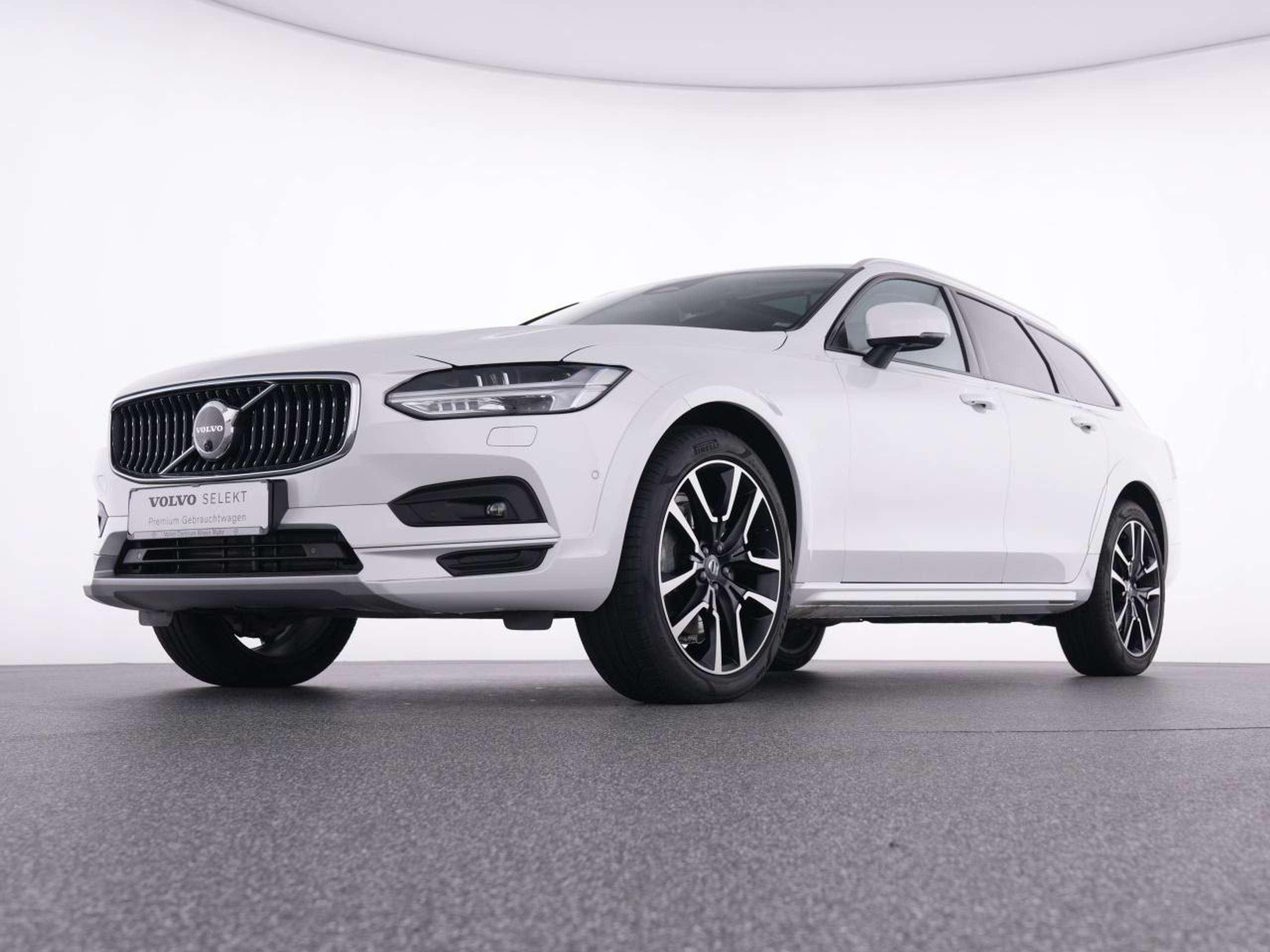 Volvo - V90 Cross Country