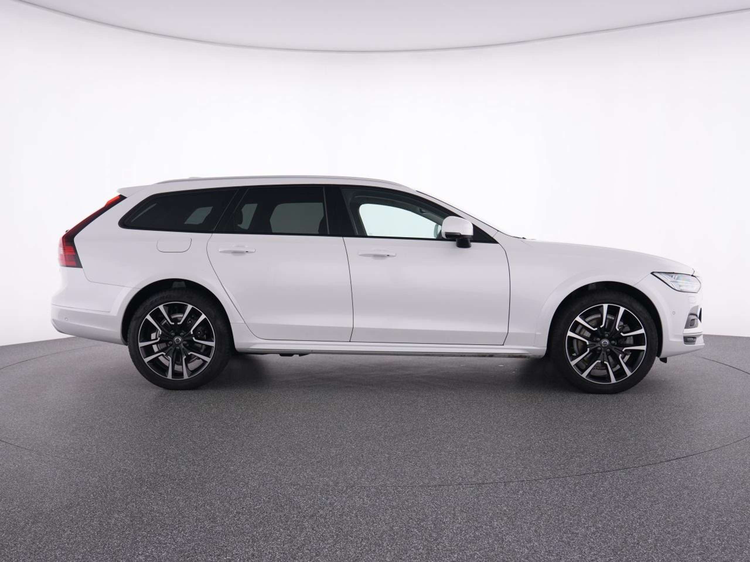 Volvo - V90 Cross Country