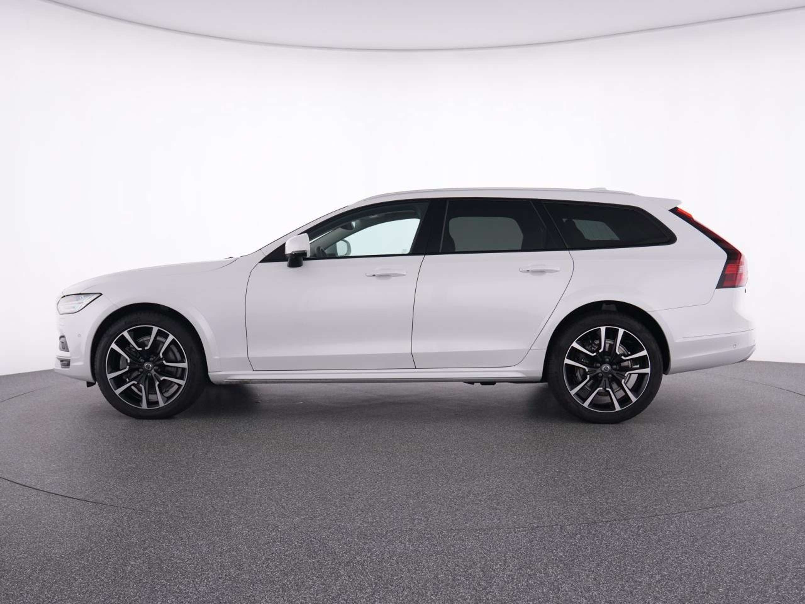 Volvo - V90 Cross Country