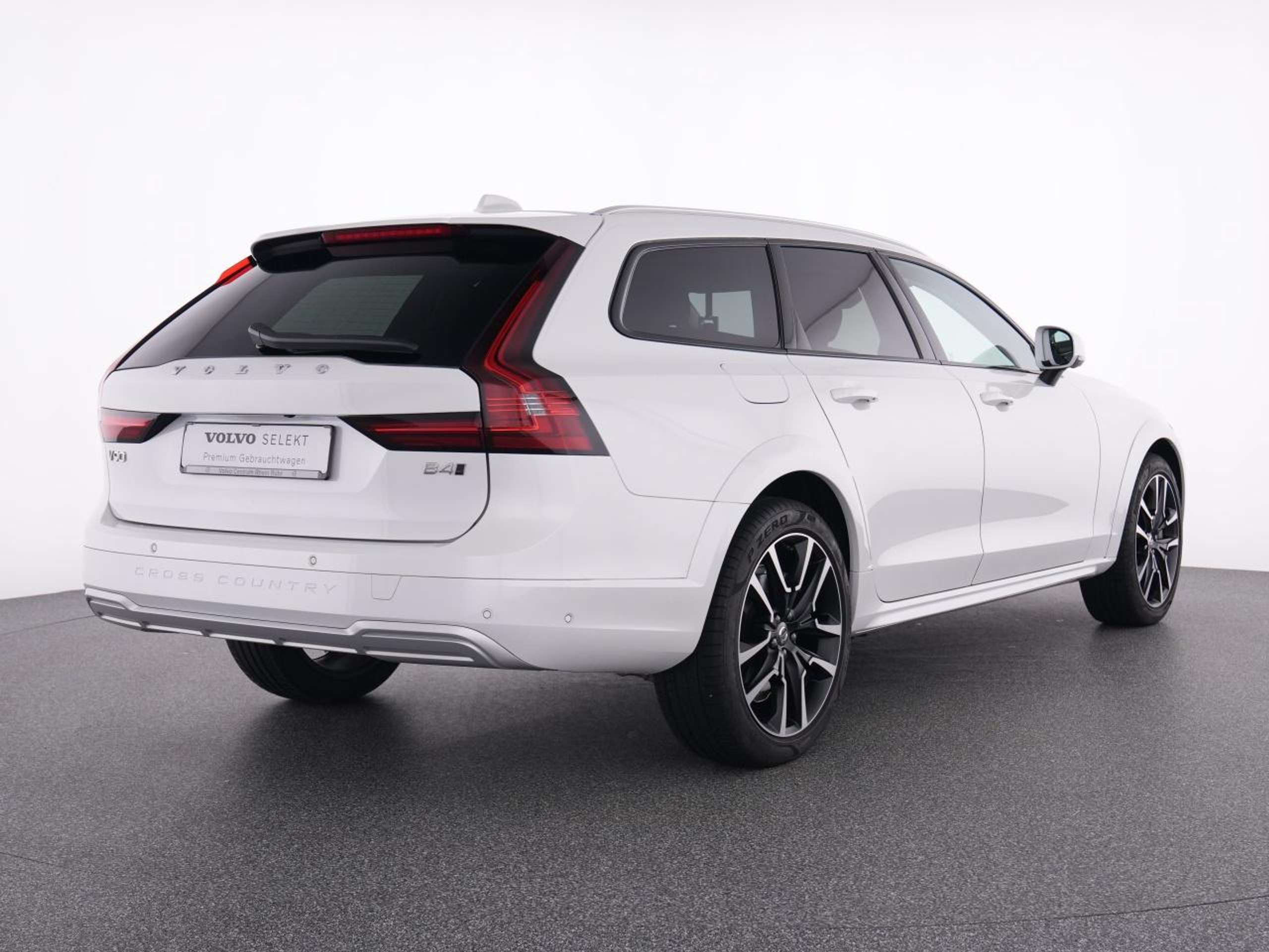 Volvo - V90 Cross Country