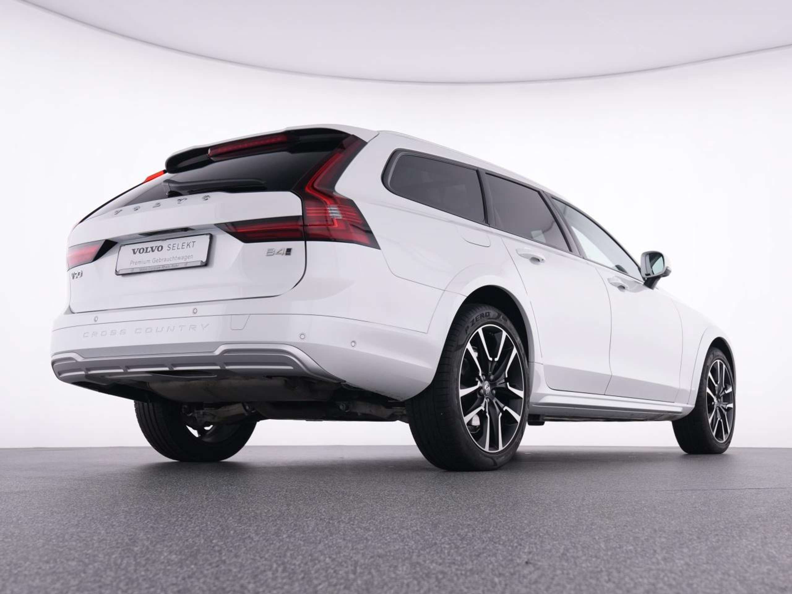 Volvo - V90 Cross Country