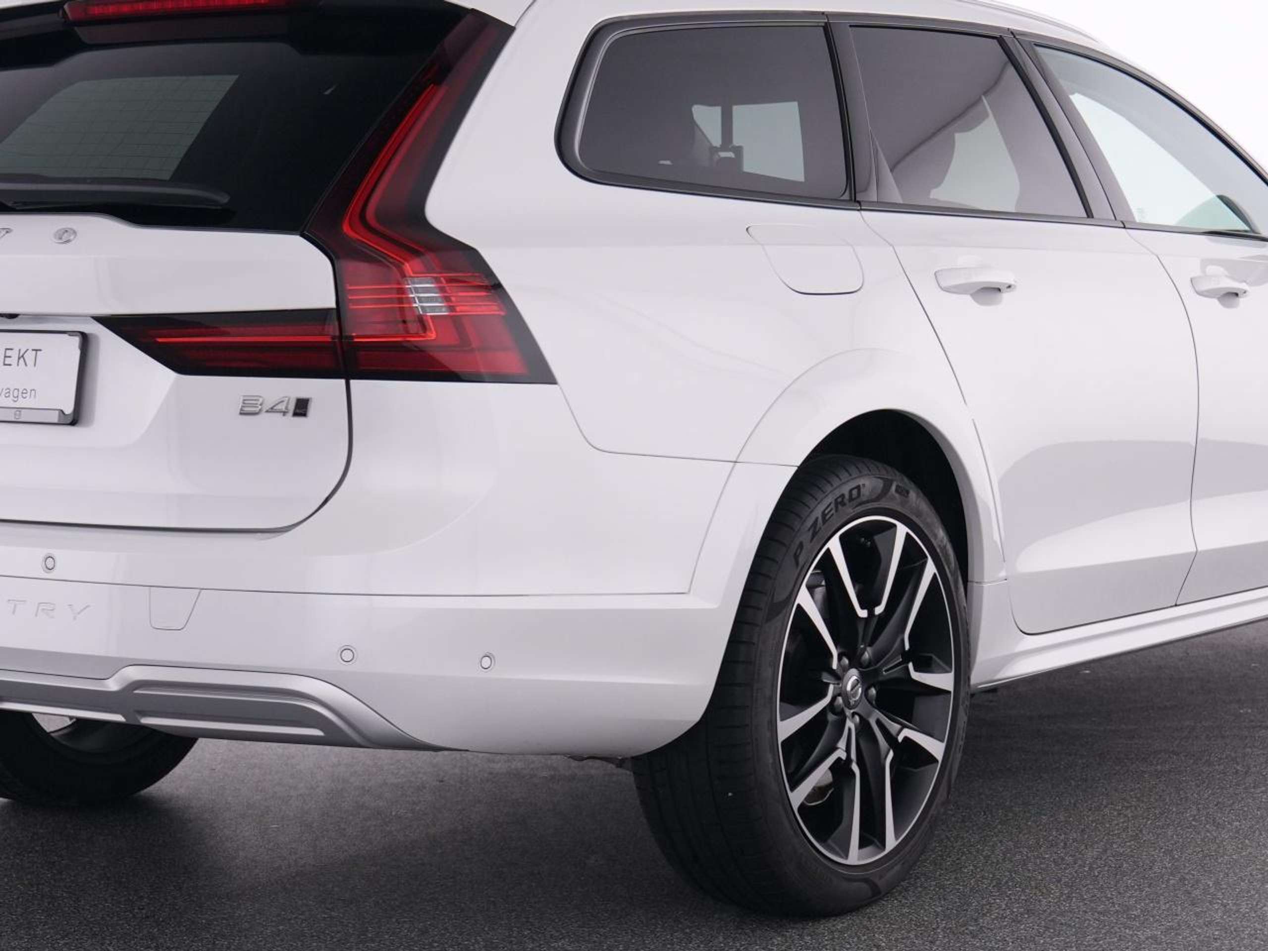 Volvo - V90 Cross Country