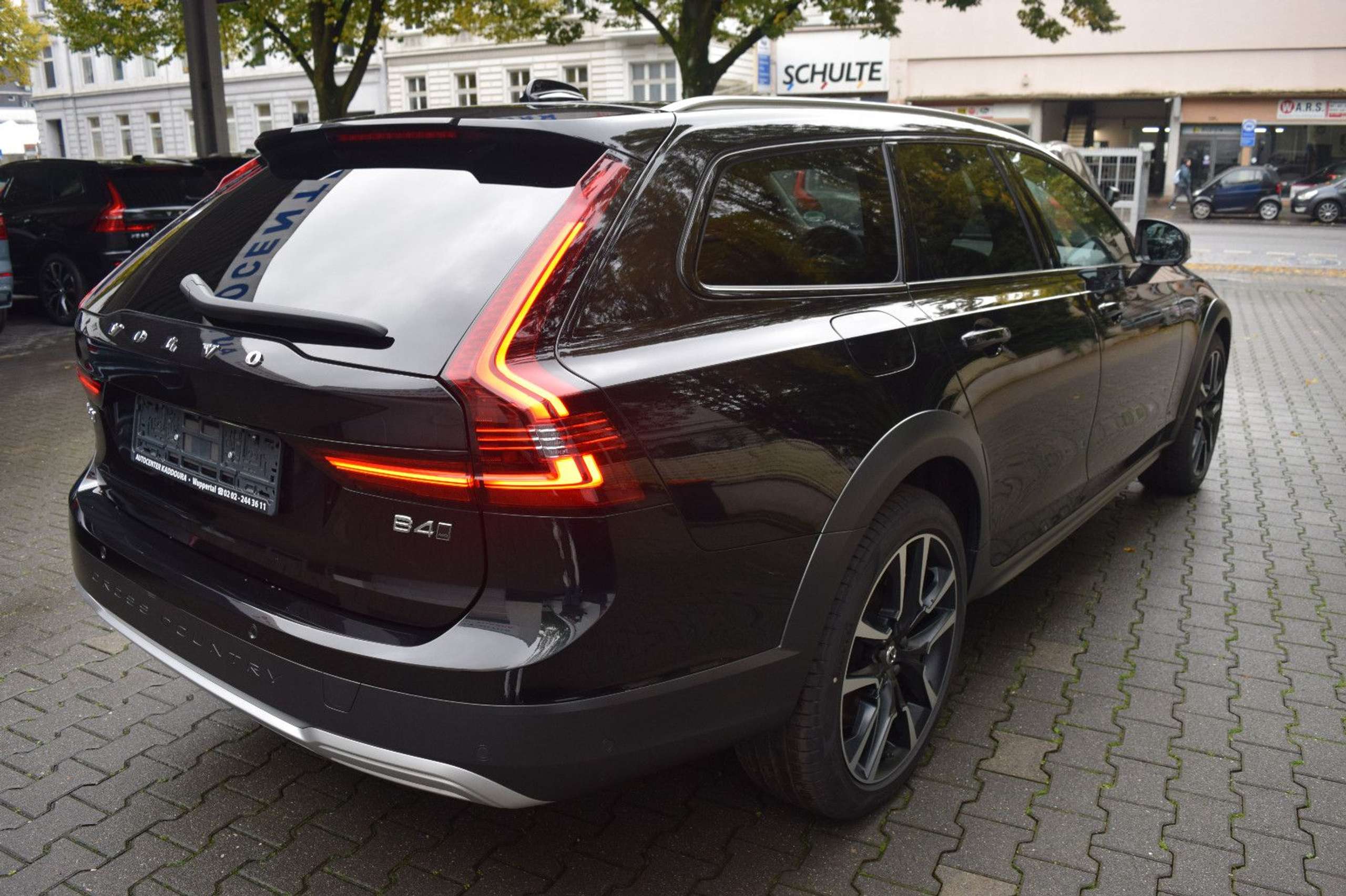 Volvo - V90 Cross Country