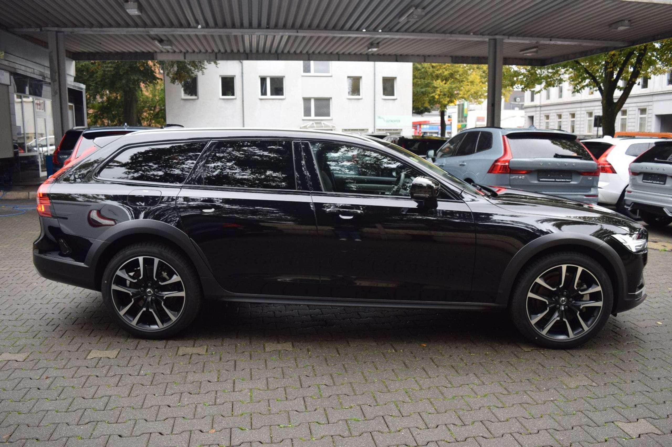 Volvo - V90 Cross Country