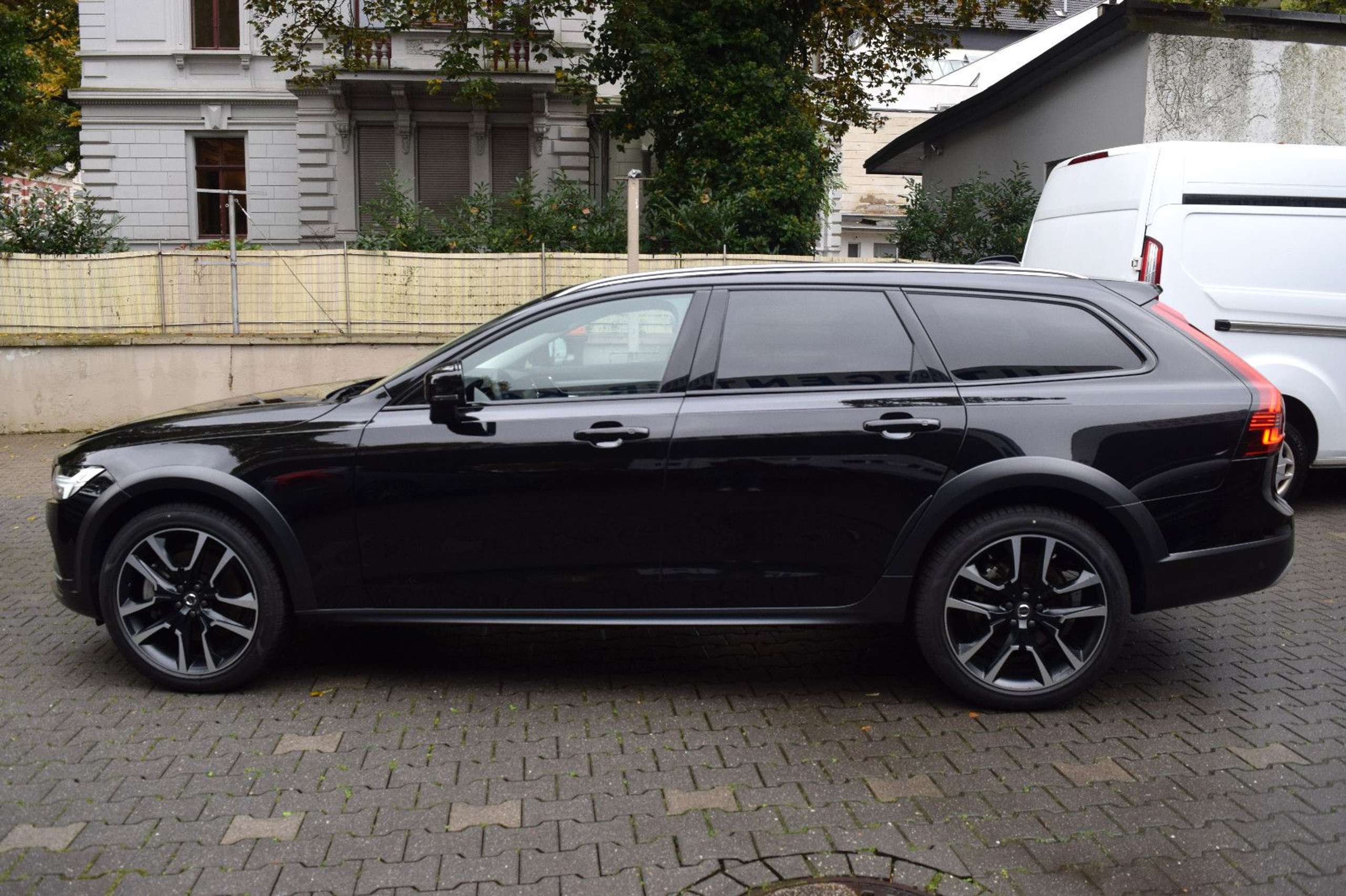 Volvo - V90 Cross Country