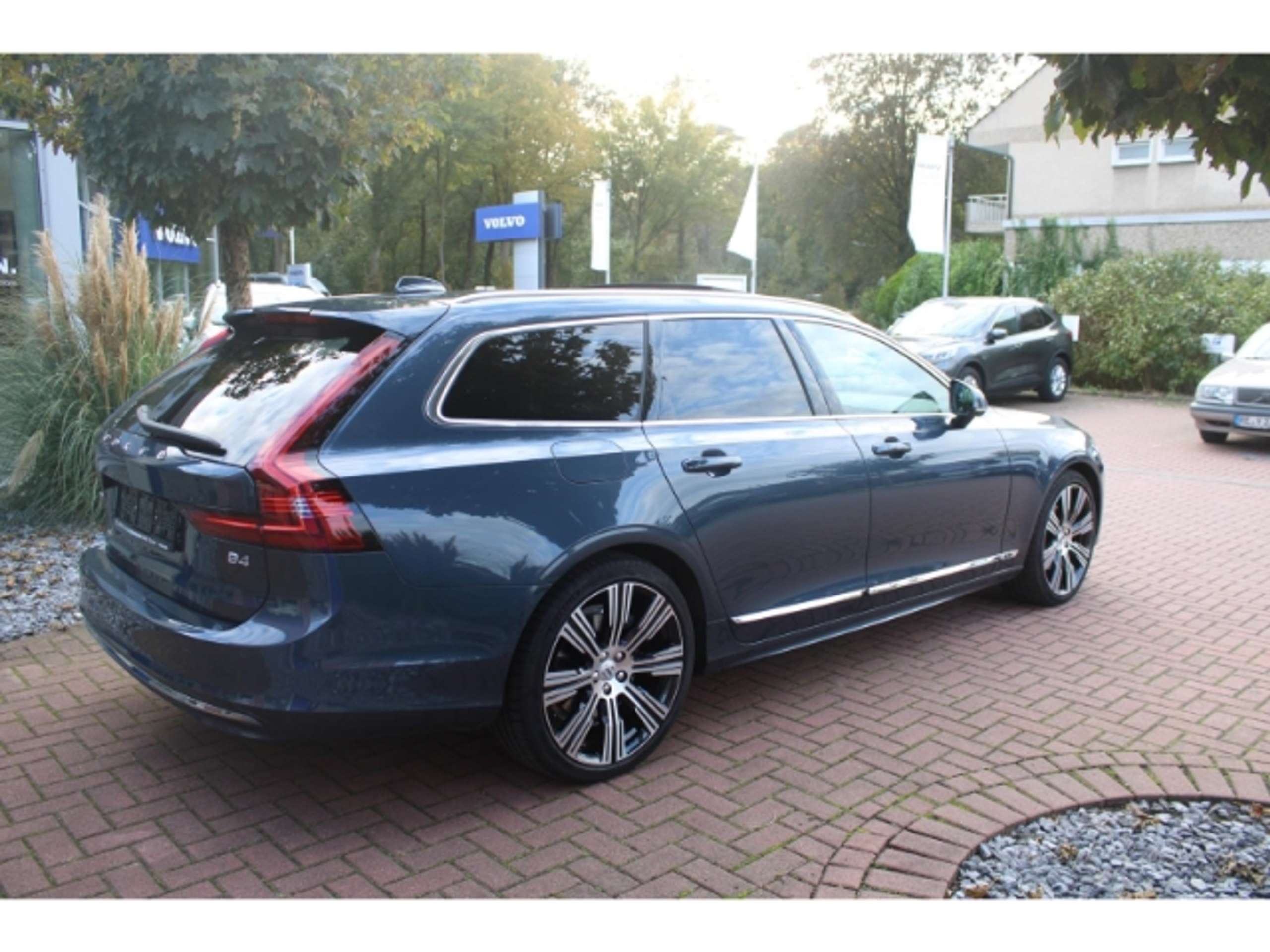 Volvo - V90