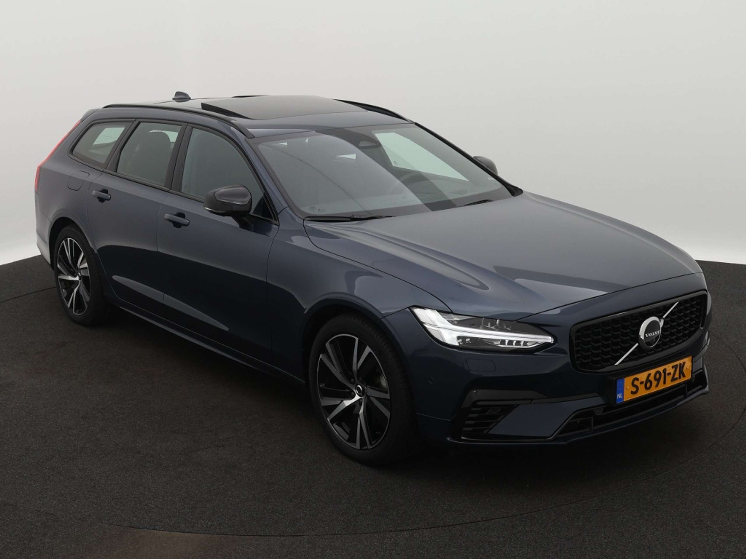 Volvo - V90