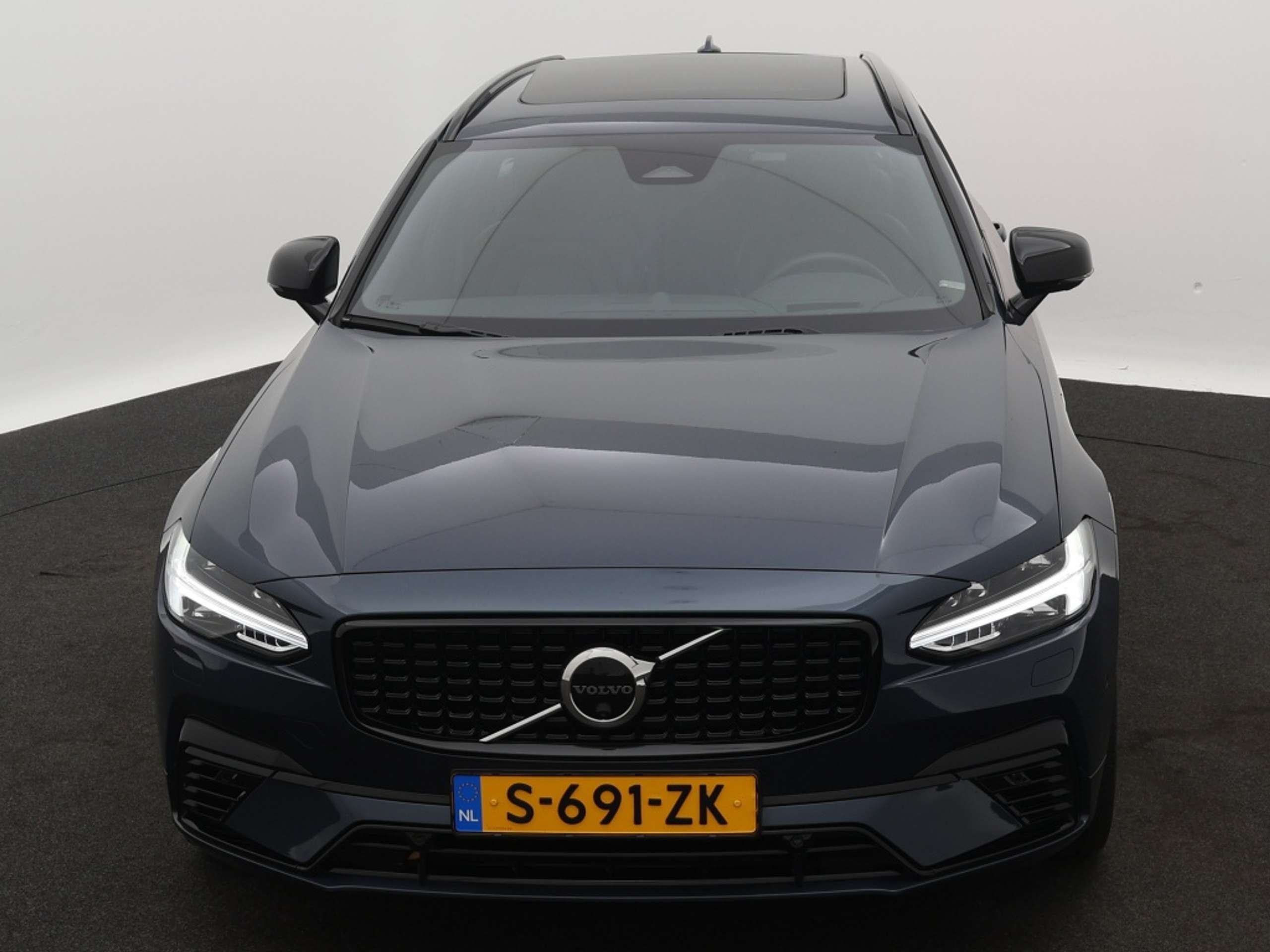 Volvo - V90