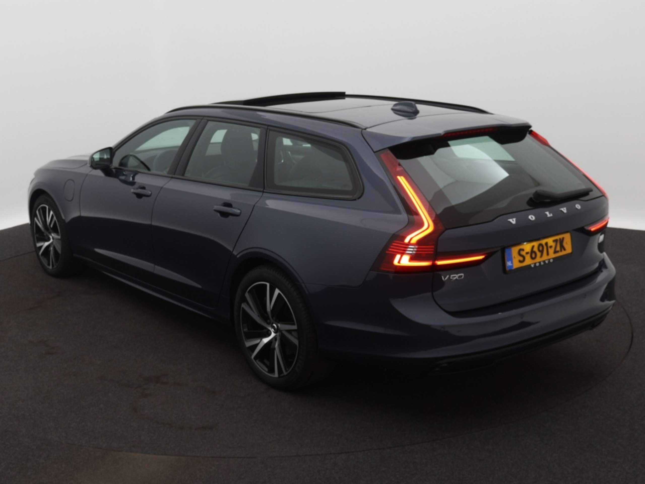 Volvo - V90