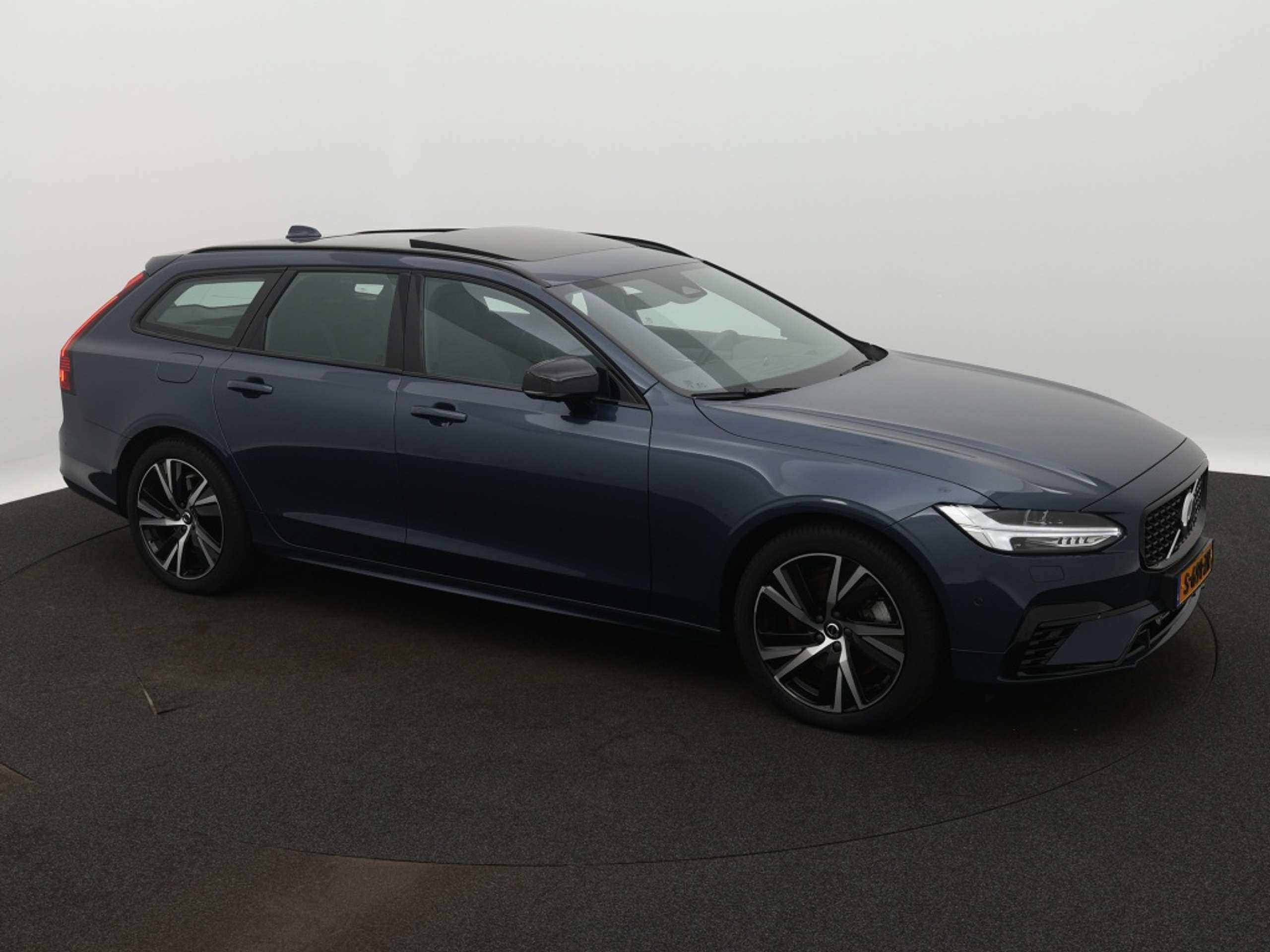 Volvo - V90